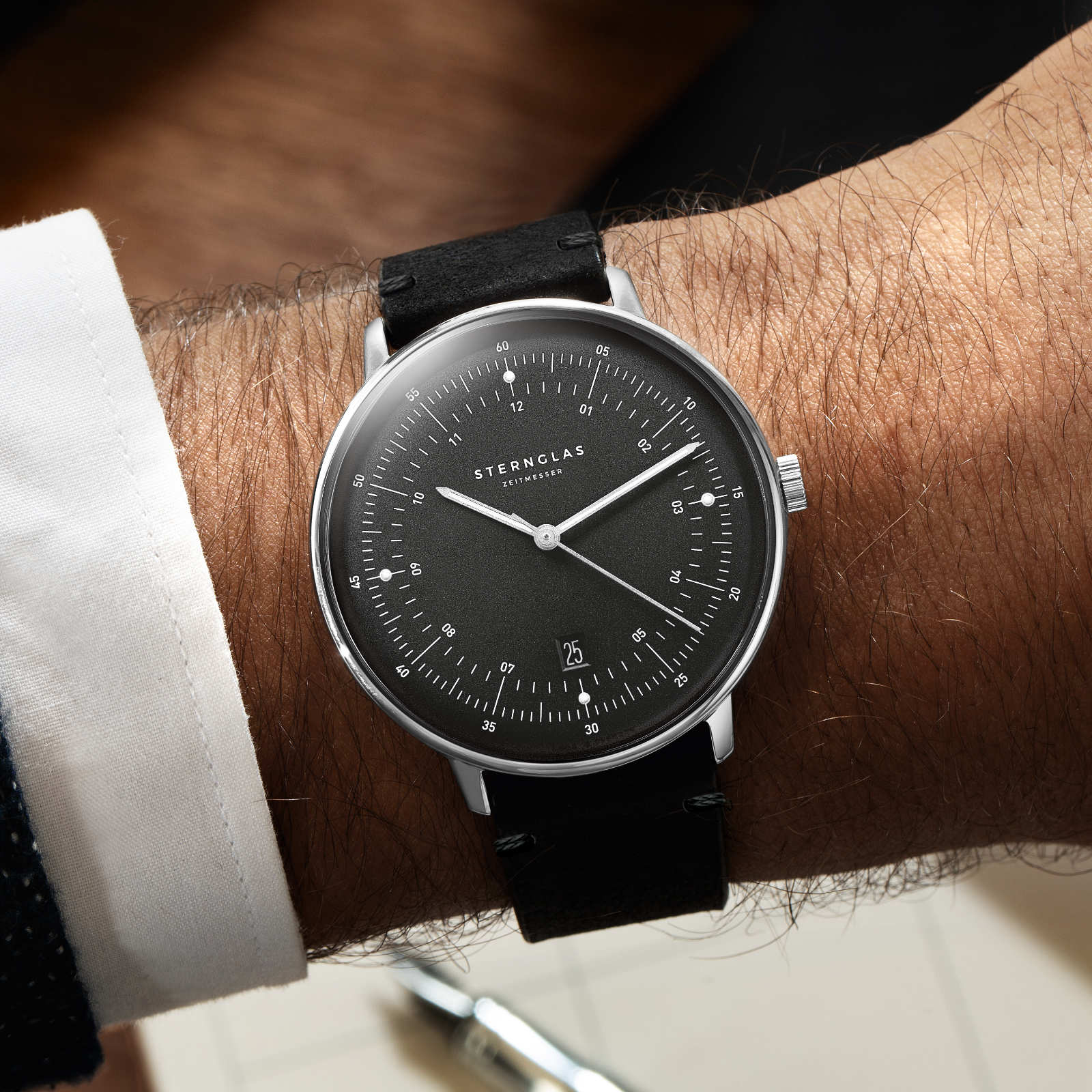 sternglas-hamburg-graphit-armbanduhr-42-mm-quarz image 2