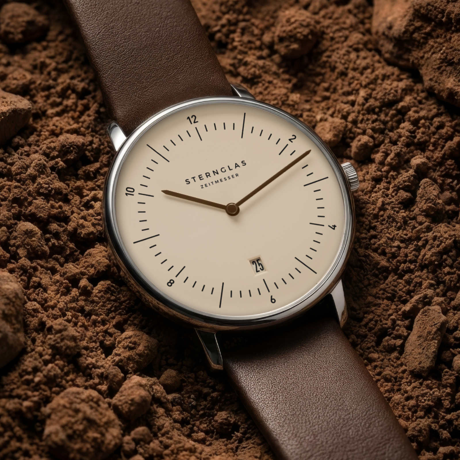 sternglas-naos-xl-herrenuhr-sandbraun-42-mm-leder-silber image 3