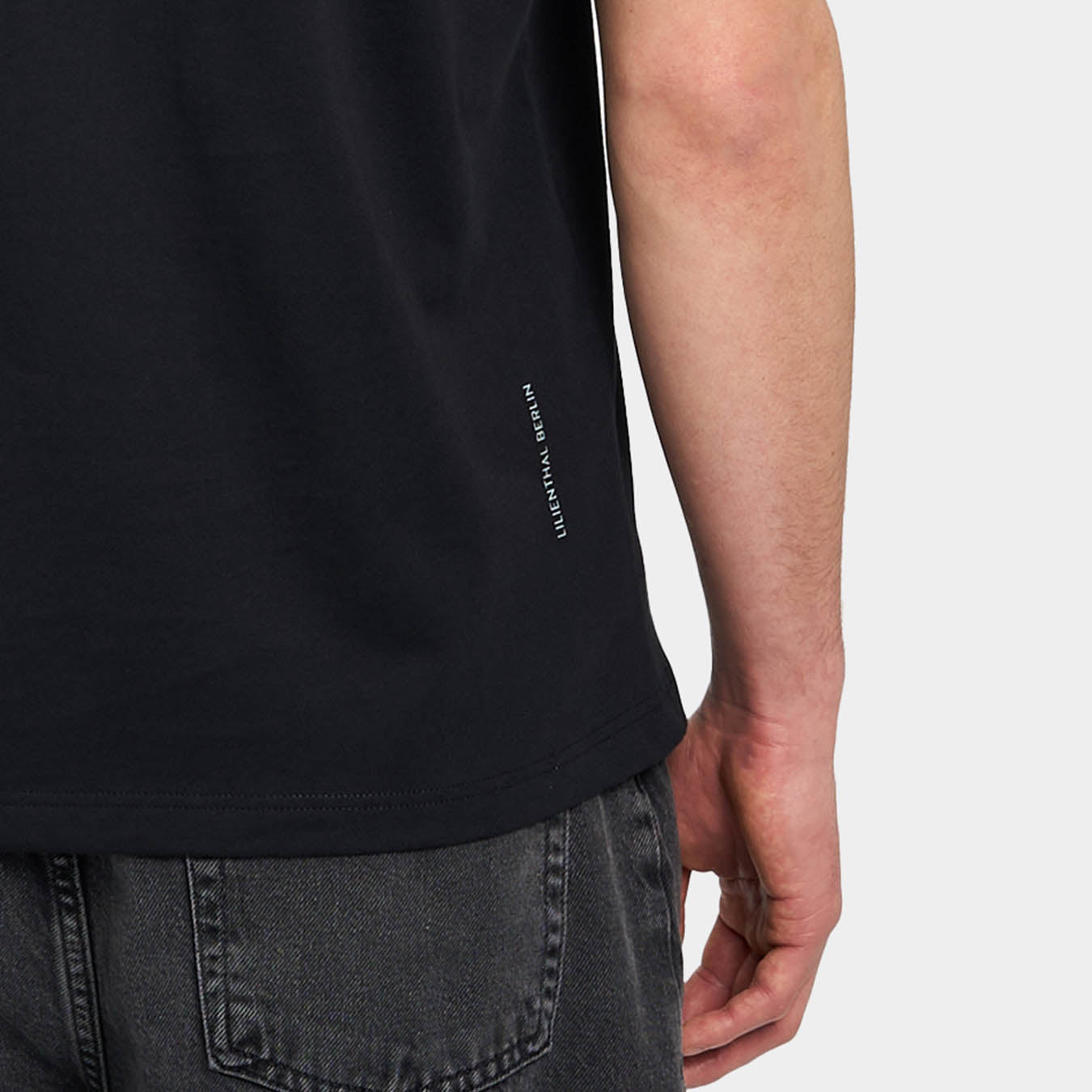 lilienthal-berlin-circular-t-shirt-black-aus-nilcott-bio-baumwolle image 5