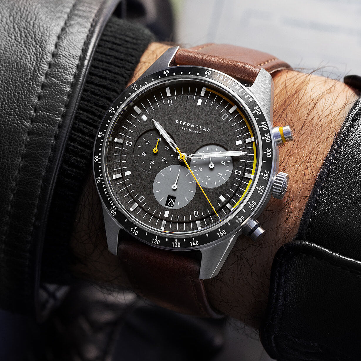 sternglas-tachymeter-chronograph-herrenuhr-schwarz-42-mm image 2