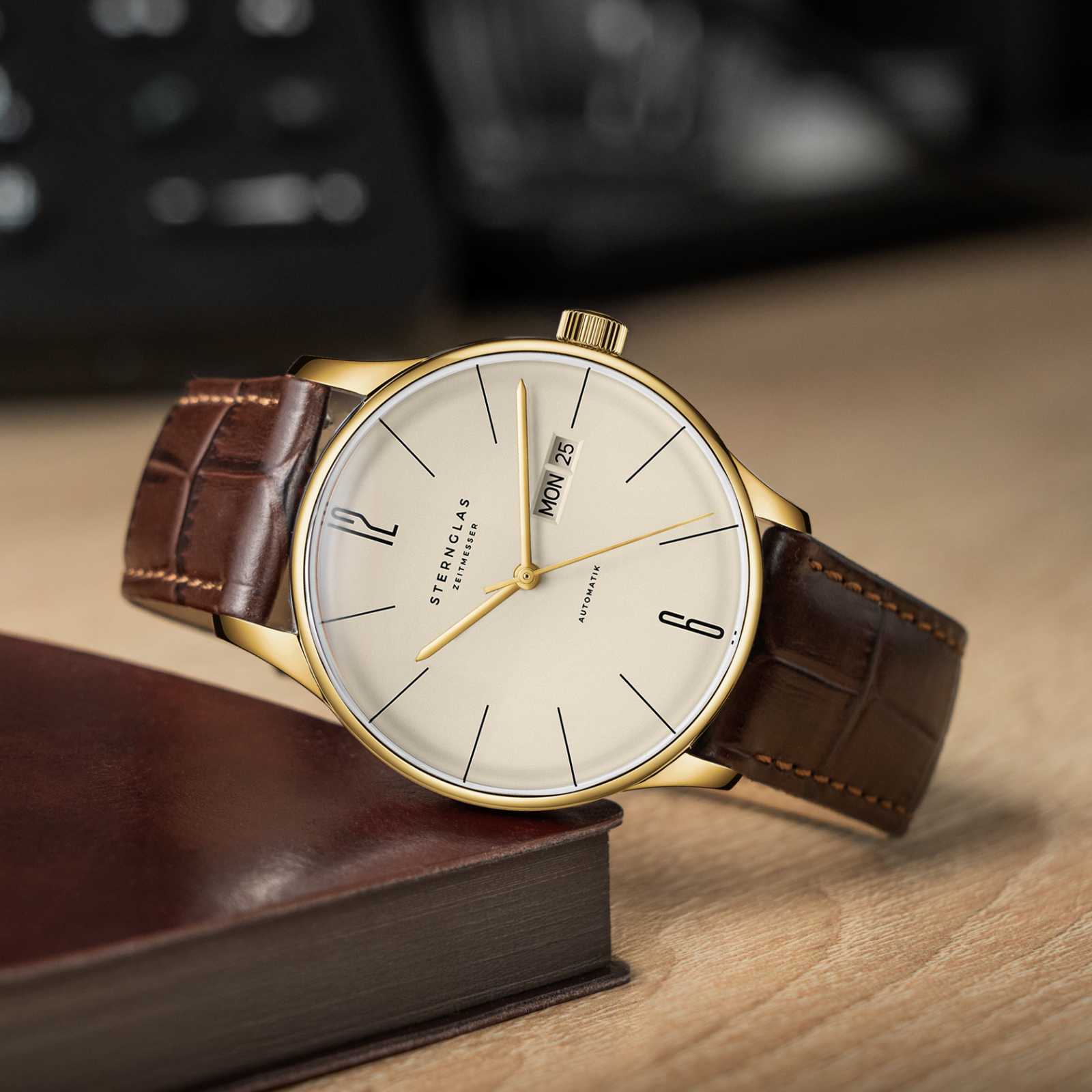 sternglas-berlin-automatik-herrenuhr-38-mm-leder-sepia-gold image 4