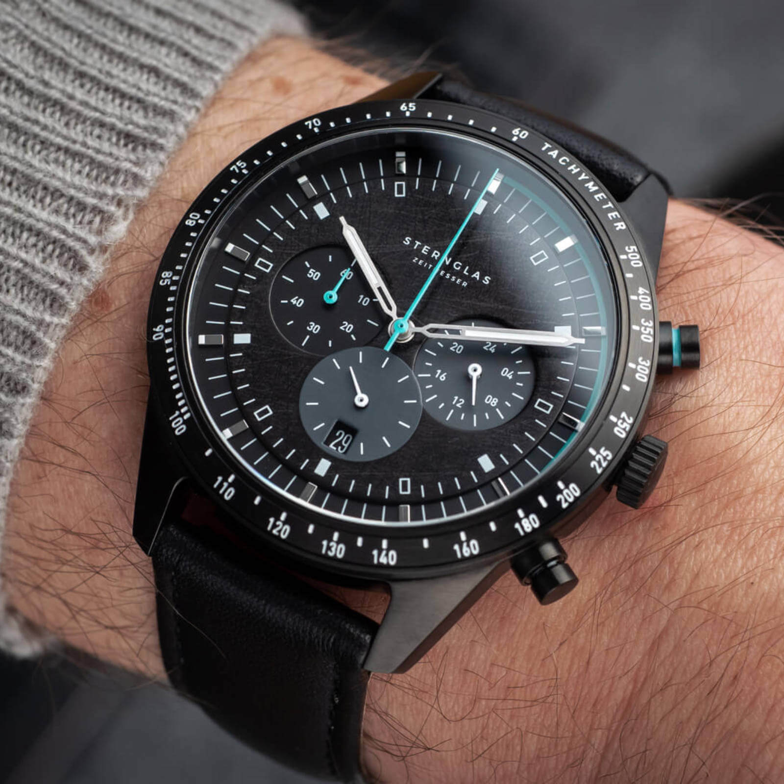 sternglas-tachymeter-edition-meteor-armbanduhr-42-mm-schwarz-pvd-leder image 2