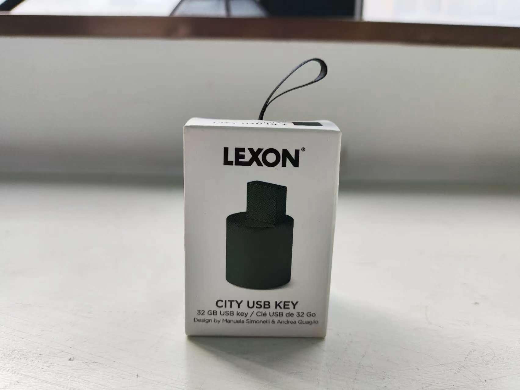 lexon-city-usb-stick-32-gb-dunkelgr-n-aluminium image 6