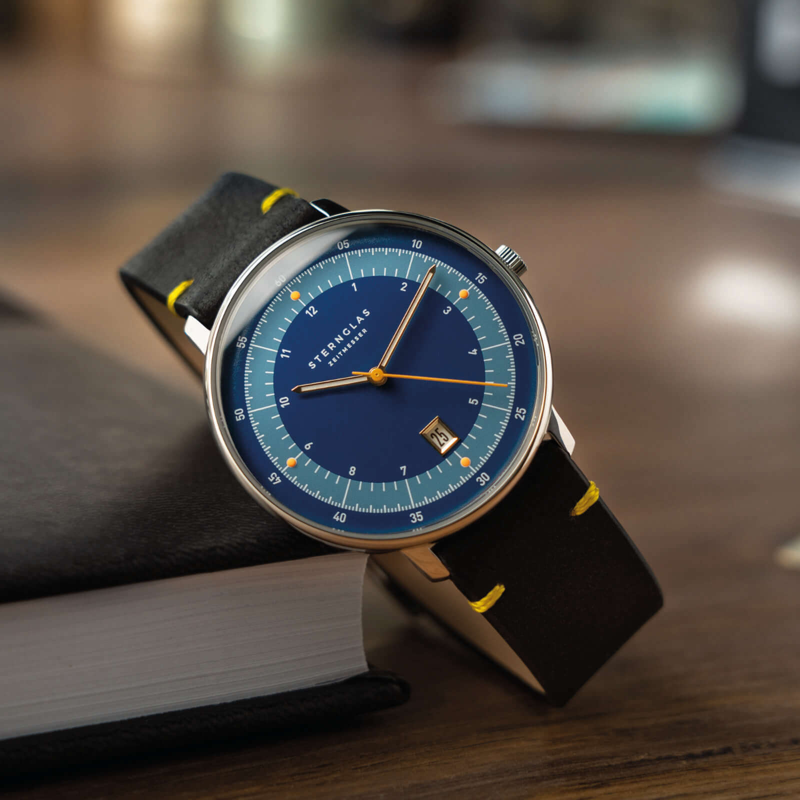 sternglas-hamburg-edition-1911-uhr-42-mm-herren-uhr-dunkelblau-elbtunnel-design image 4