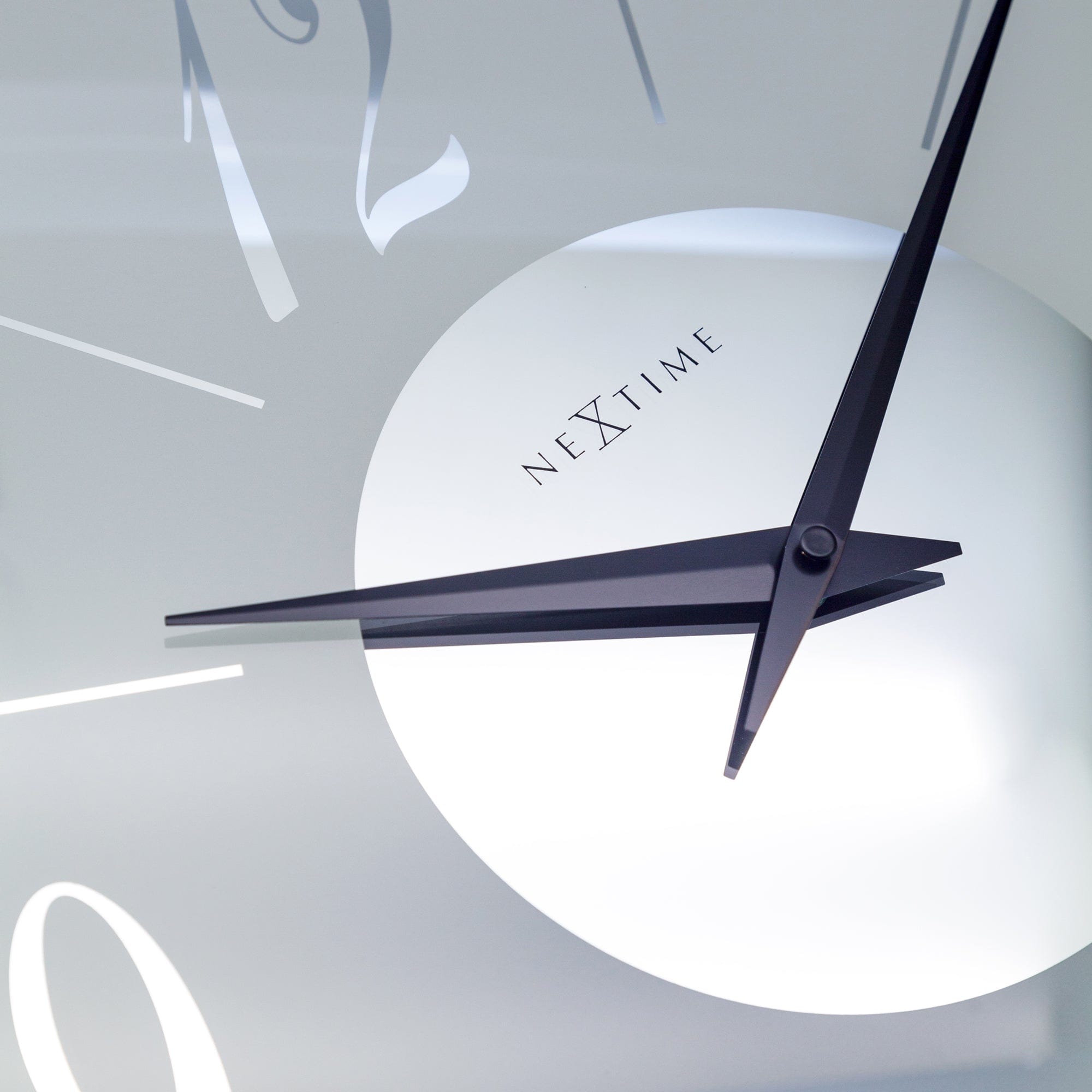 nextime-dali-round-wanduhr-43cm-silent-glas-frosted-mirror image 3