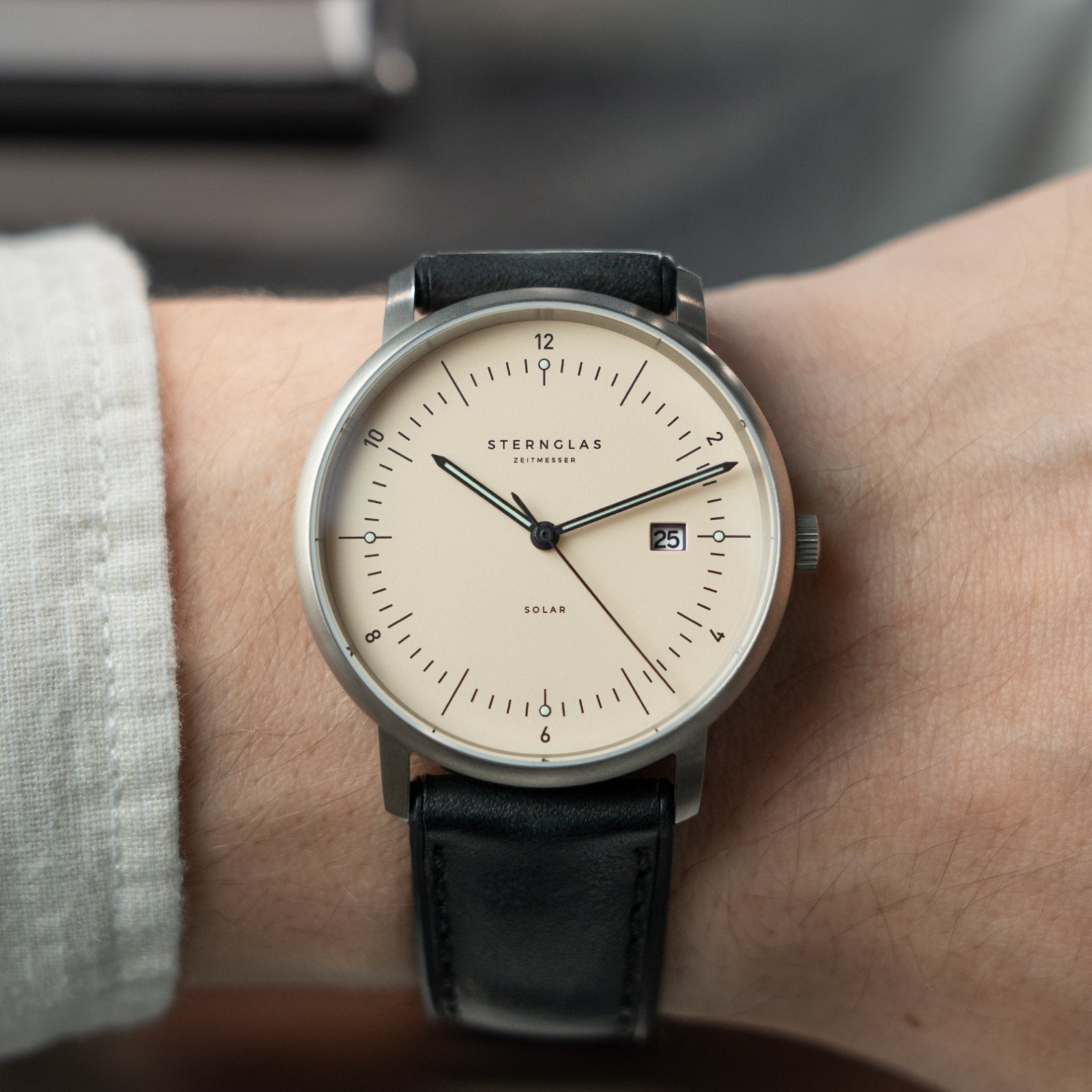 sternglas-naos-solar-edition-titan-sandbraun-silber-38-mm-solaruhr-aus-titan-gra image 2