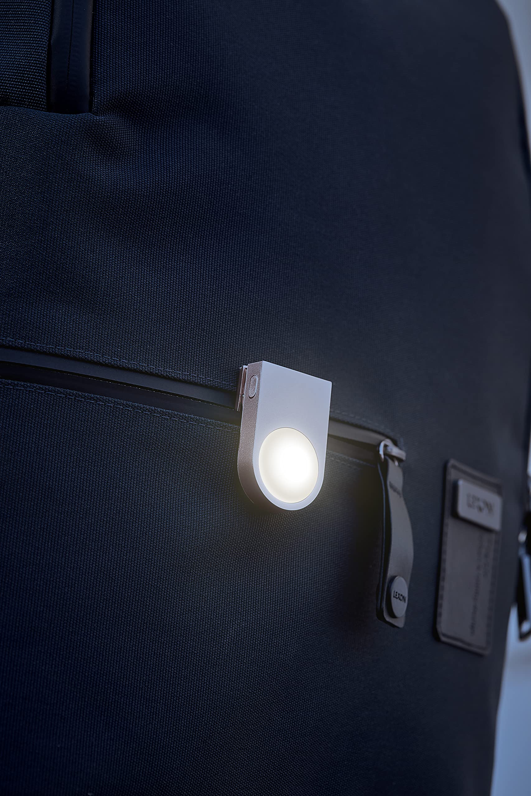 lexon-lucie-mini-led-clip-lampe-gun-metal image 8