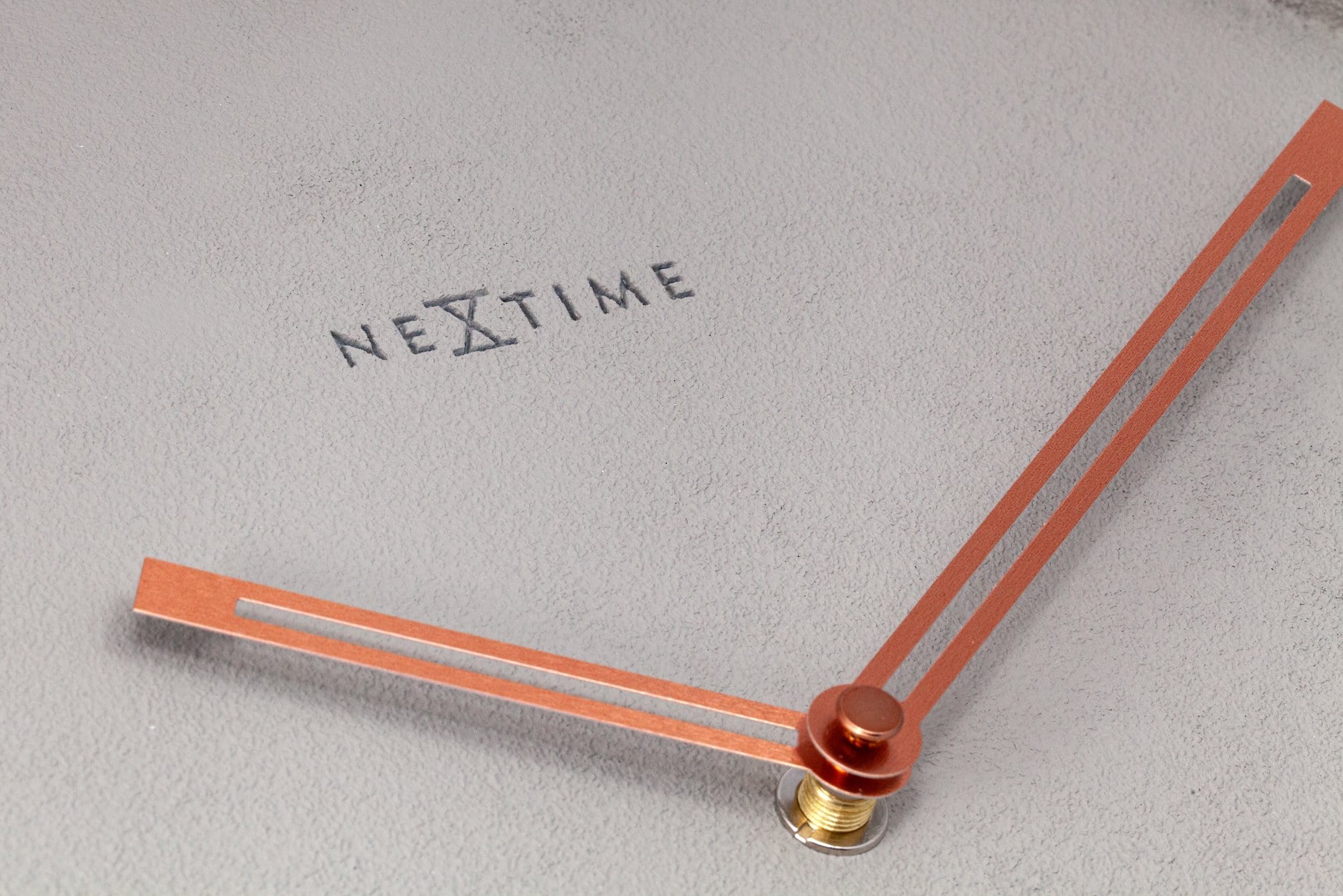 nextime-mohawk-wall-wanduhr-32-cm-beton-grau-kupfer image 3