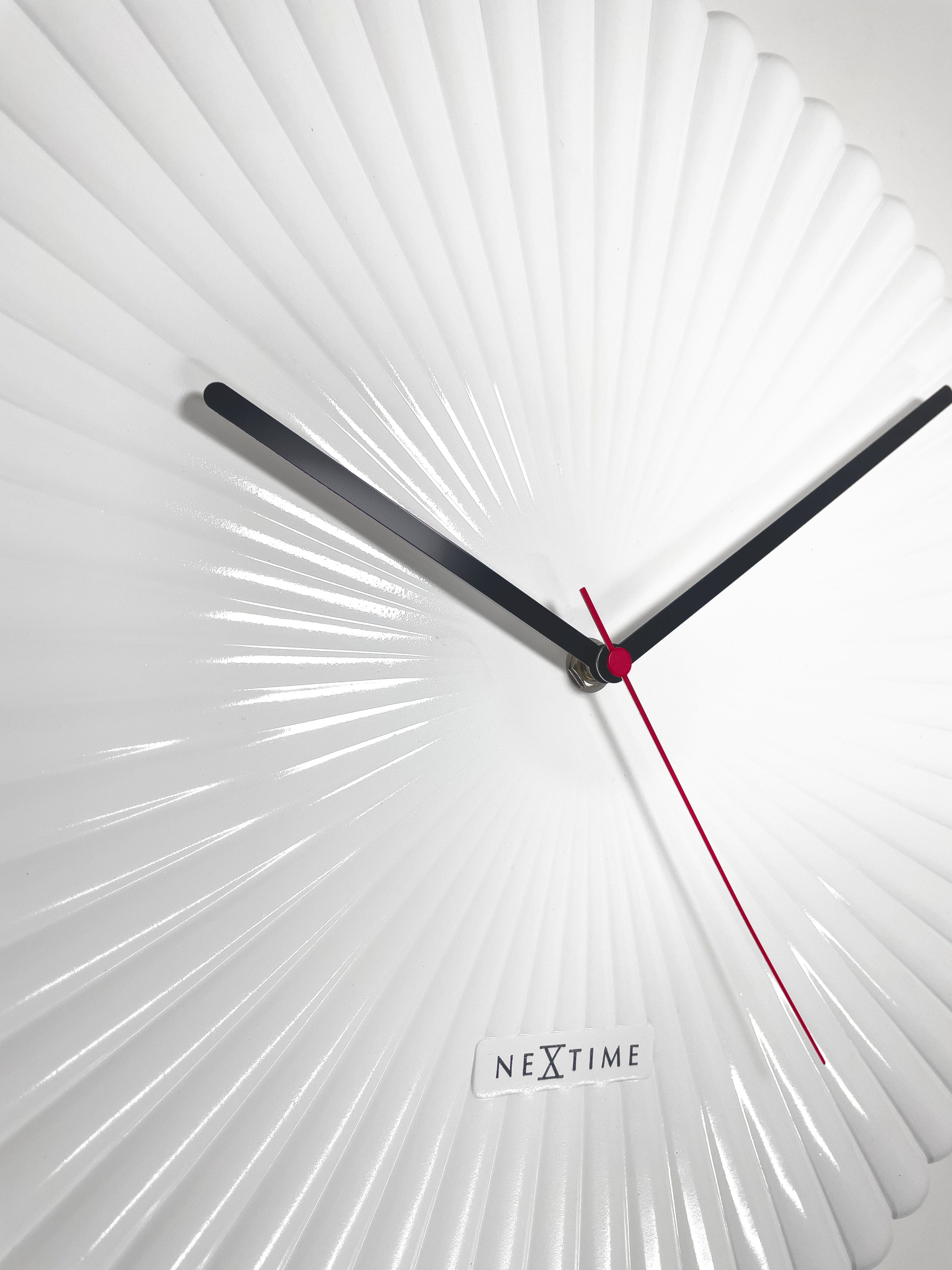 nextime-mousse-wanduhr-40-cm-silent-wei-gr-n-polyresin-retro-design image 4
