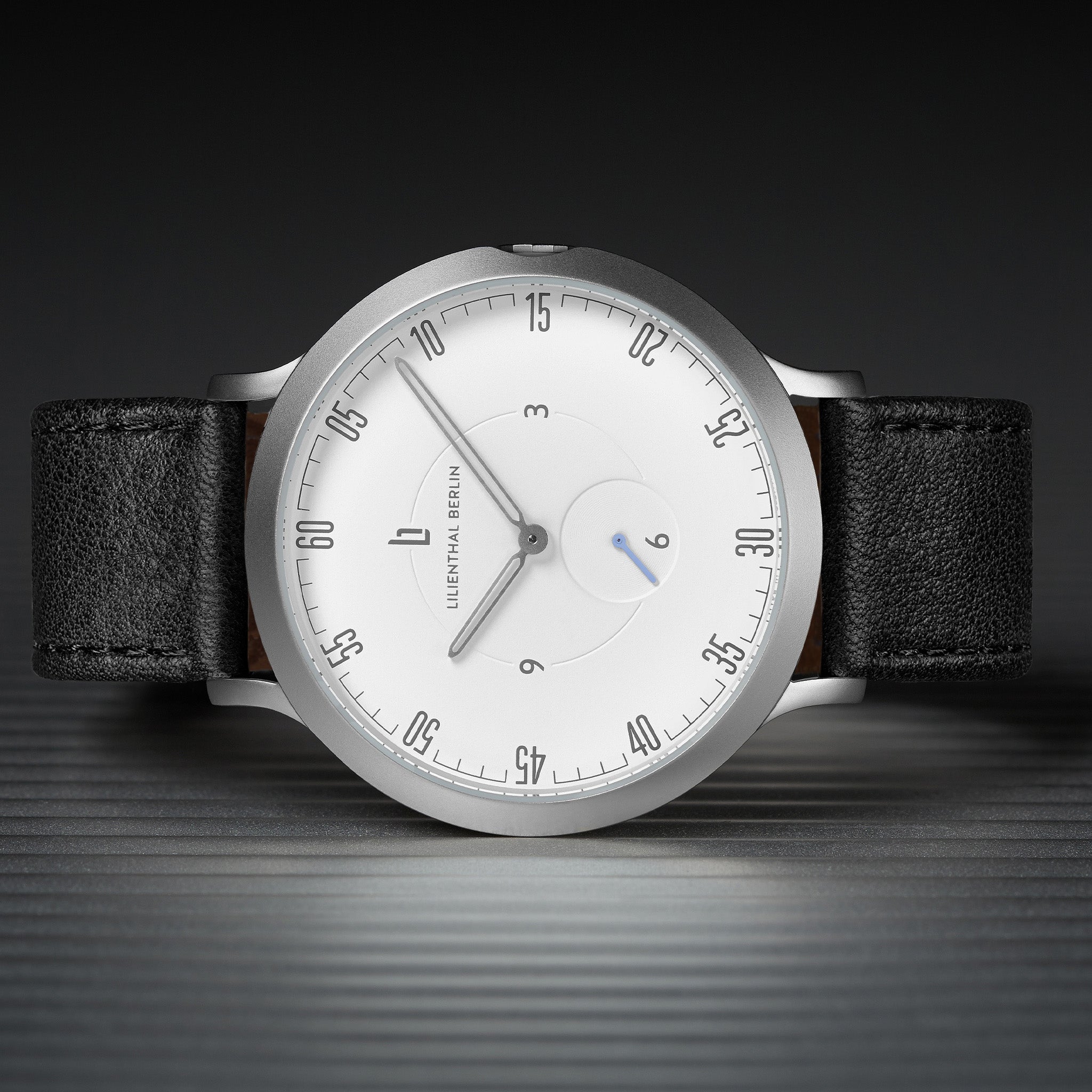 lilienthal-berlin-lilienthal-1-armbanduhr-silver-white-42-5-mm-3 image 3