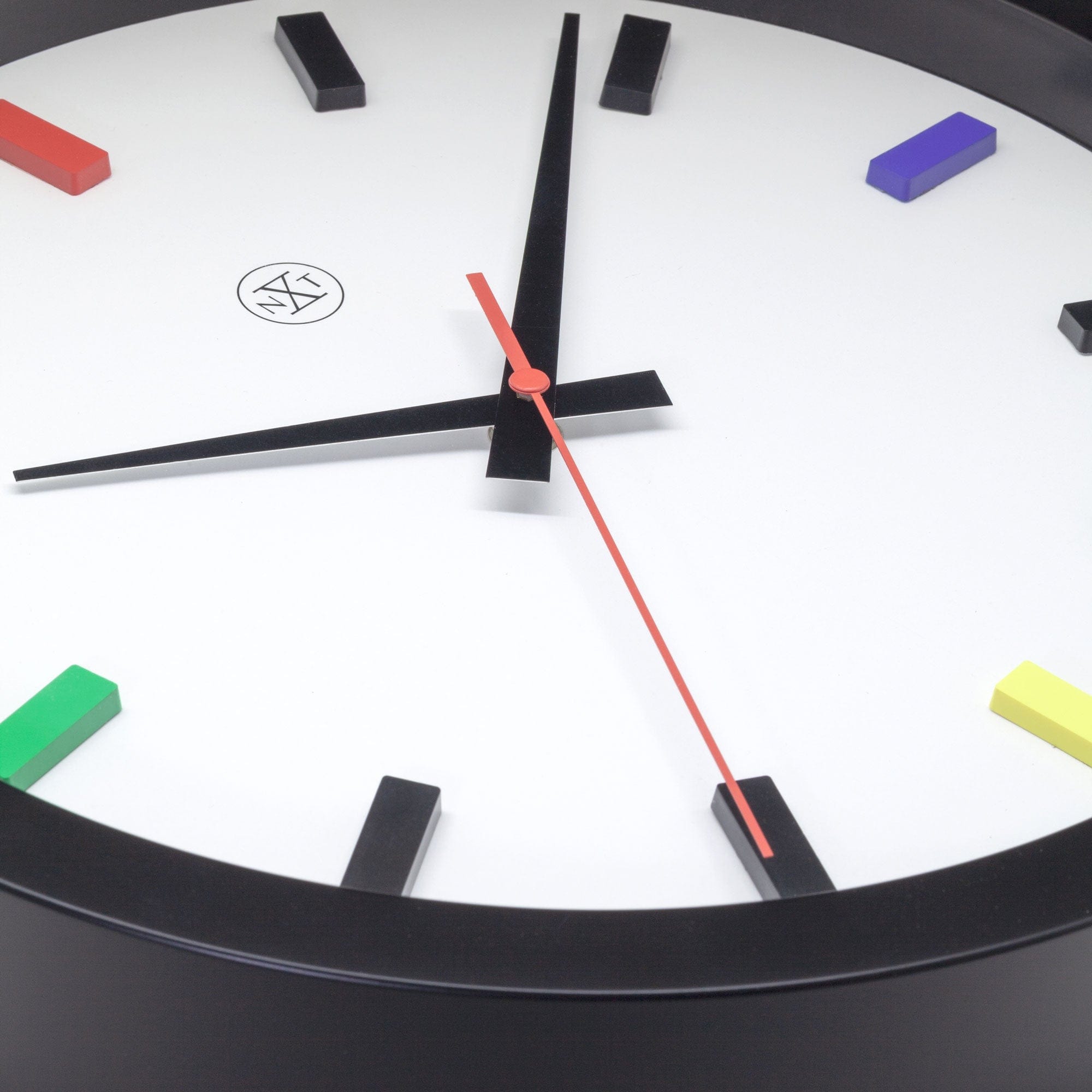 nextime-mix-wanduhr-36-cm-lautlos-kunststoff-schwarz-bunt image 4