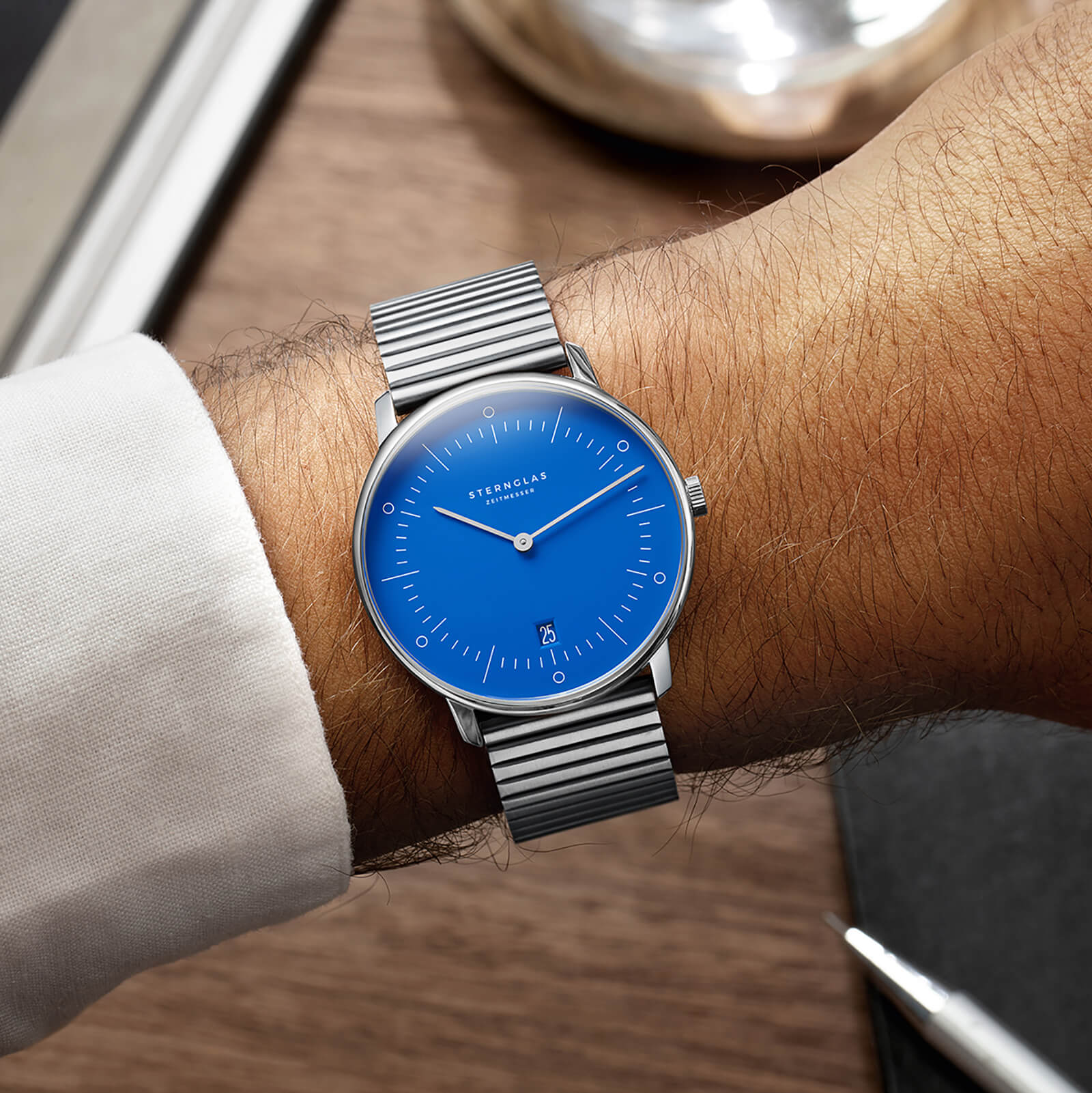 sternglas-naos-edition-bauhaus-ii-armbanduhr-38-mm-blau-edelstahl-poliert image 2