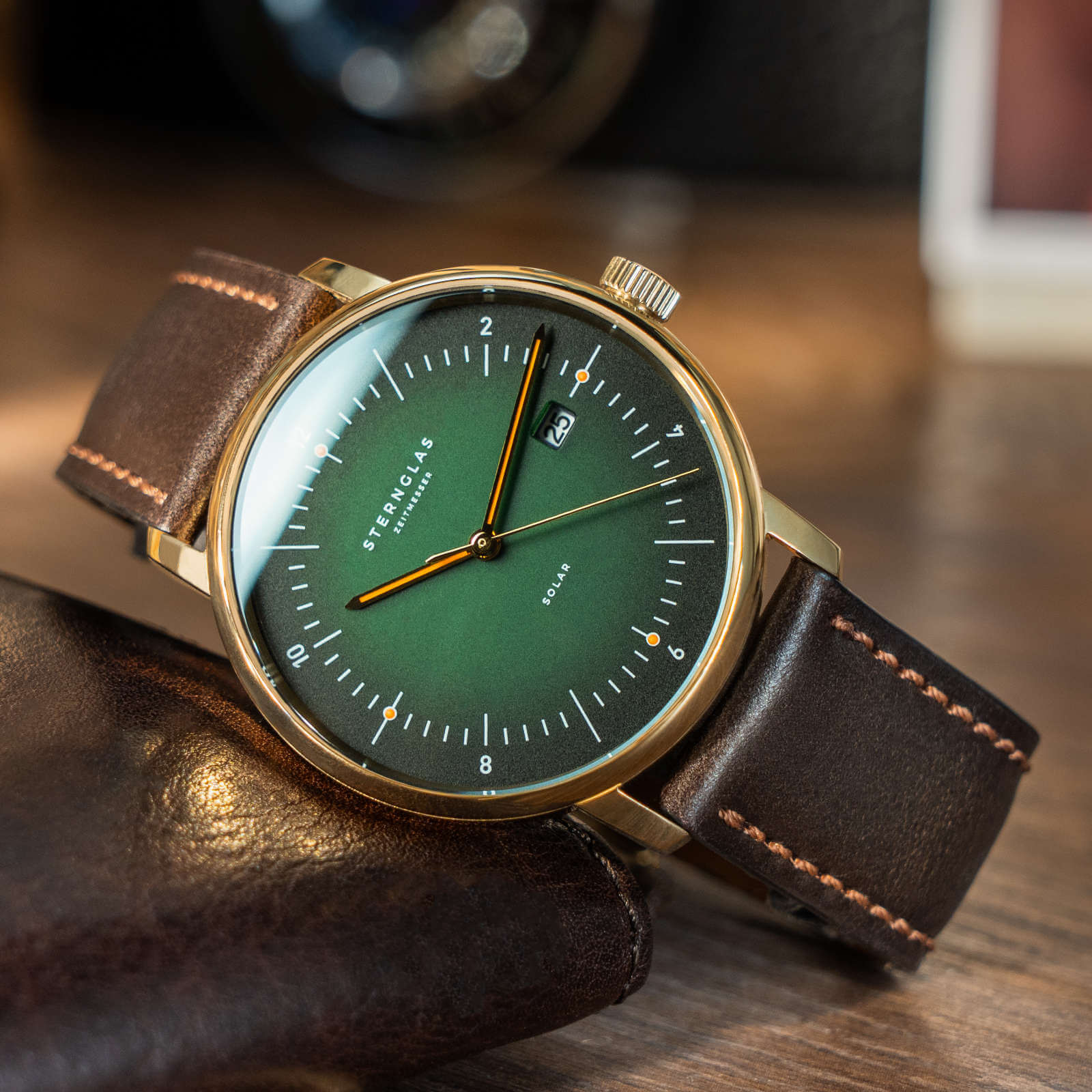 sternglas-naos-solar-herrenuhr-38mm-dunkelgr-n-leder image 3