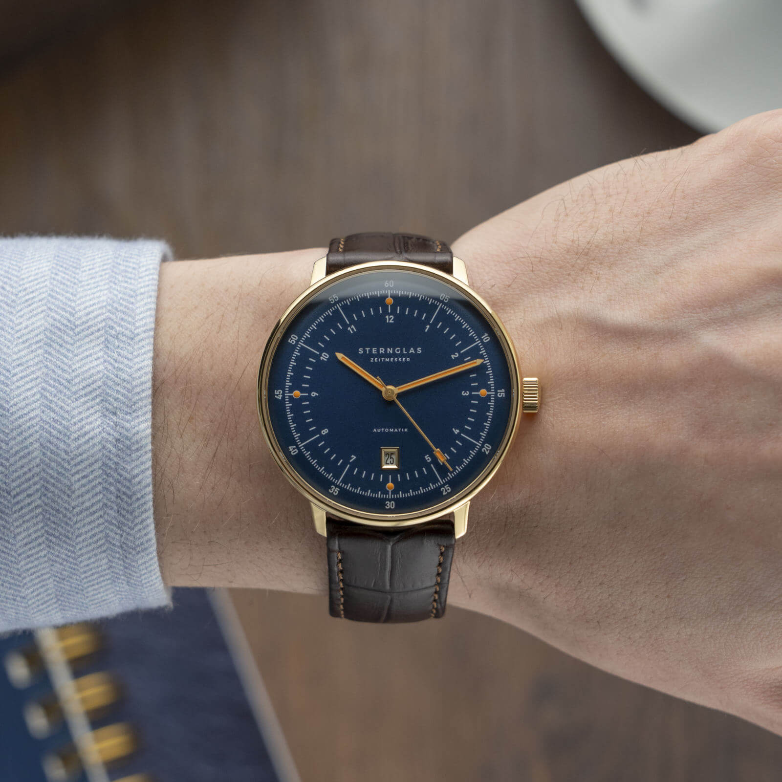 sternglas-hamburg-automatik-edition-marine-42-mm-gold-blau image 2