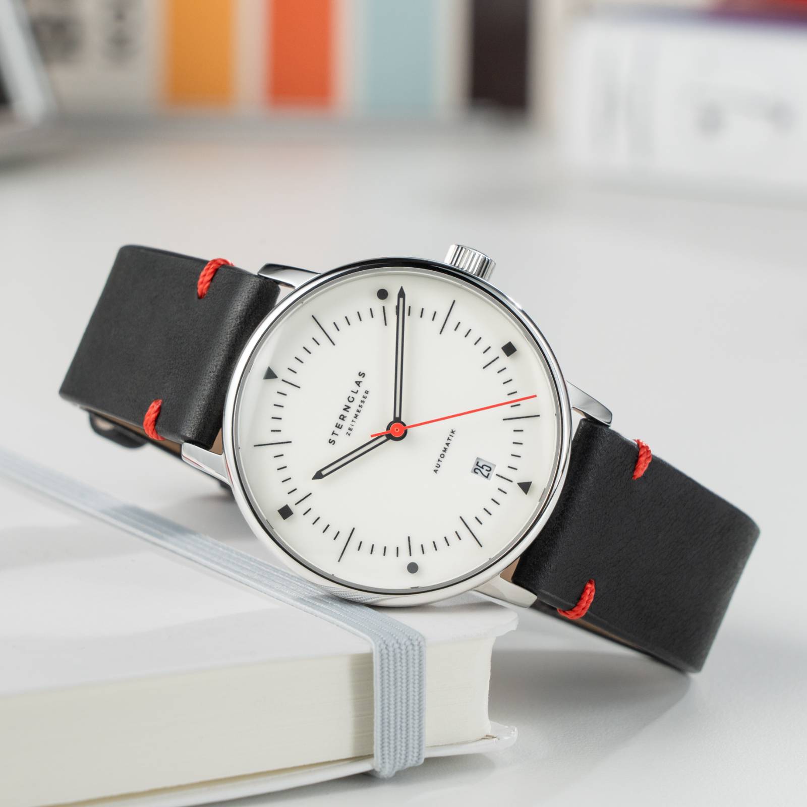 sternglas-naos-automatik-edition-bauhaus-x-rot-armbanduhr-38-mm-leder image 6