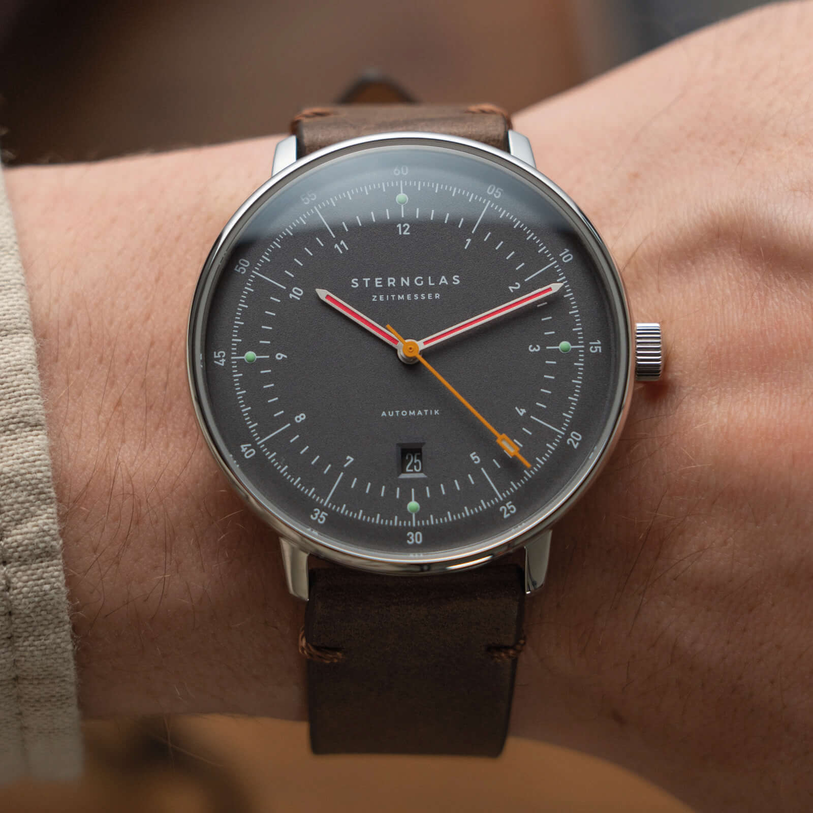 sternglas-hamburg-automatik-neugraphit-42-mm-leder image 3