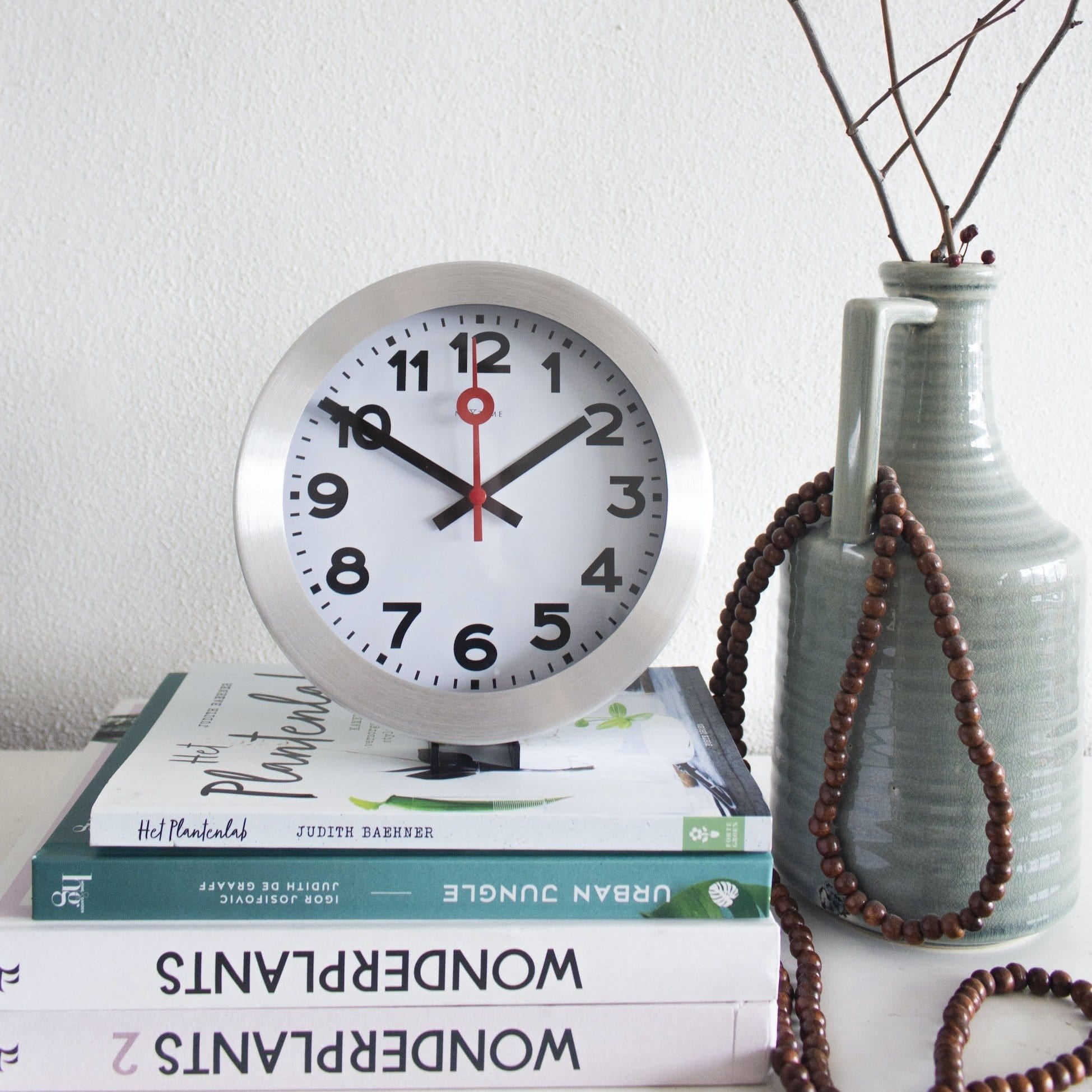 nextime-station-numbers-tisch-wanduhr-19cm-aluminium-wei-silber-lautlos image 3