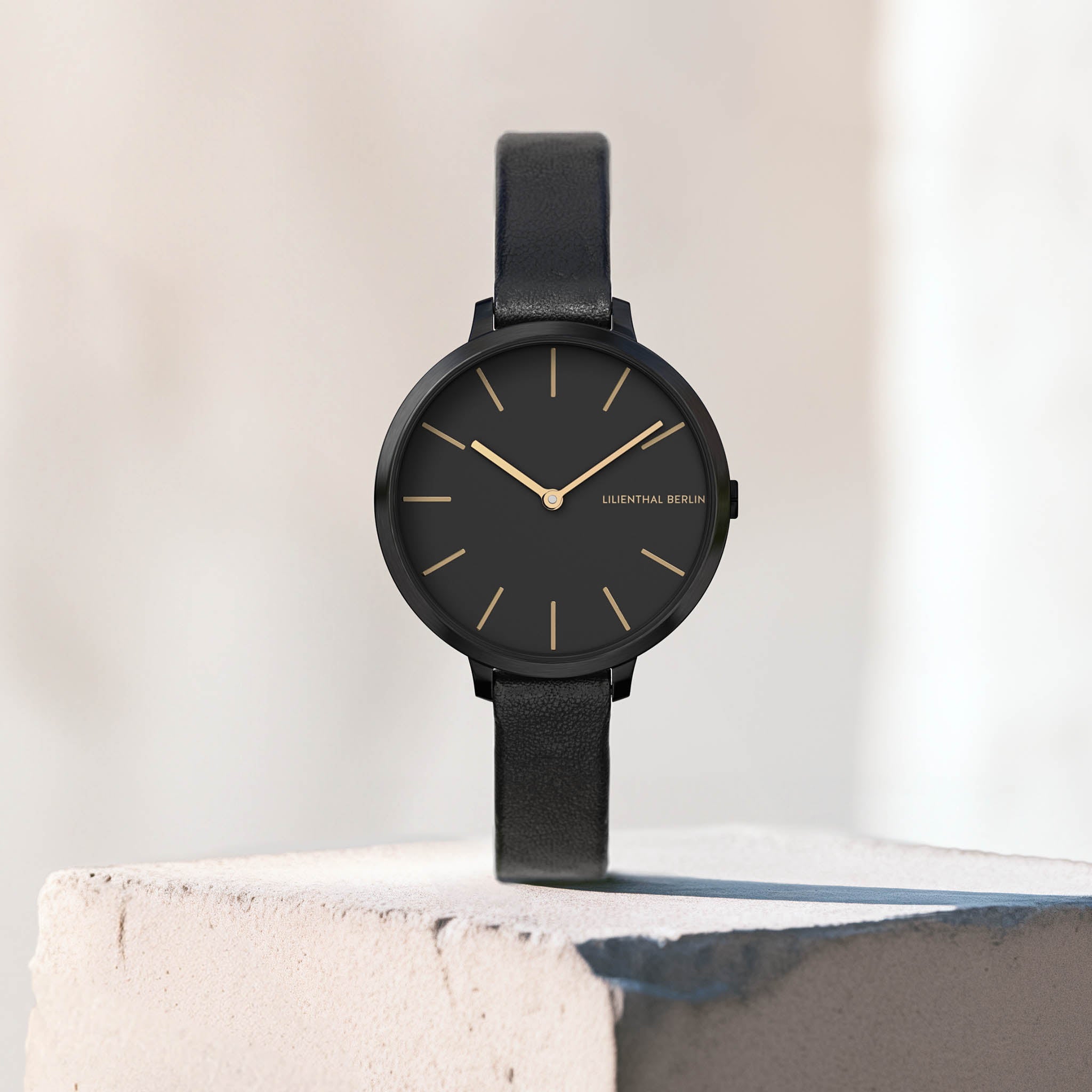 lilienthal-berlin-rosalux-damenuhr-black-gold-30-mm-edelstahl image 3