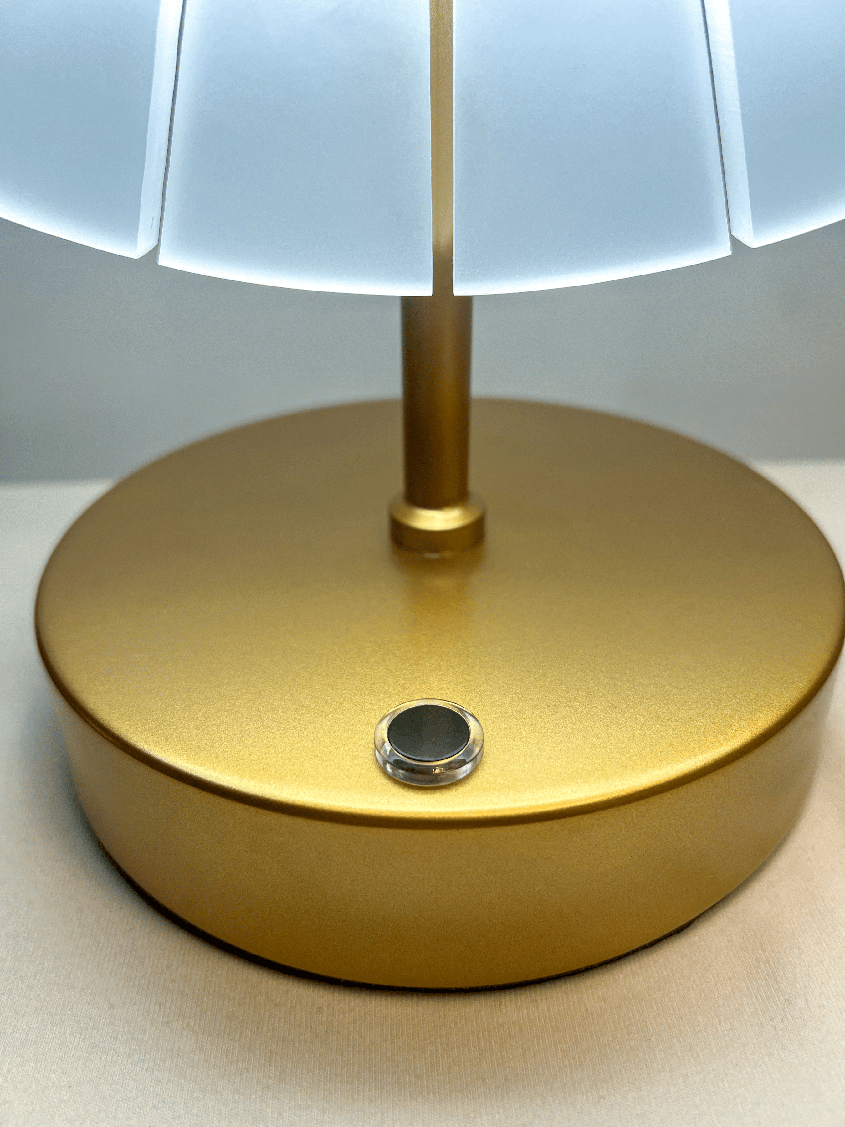 nextime-ting-tischlampe-mit-uhr-33x42cm-champagnergold-schwarz-metall-acryl image 6