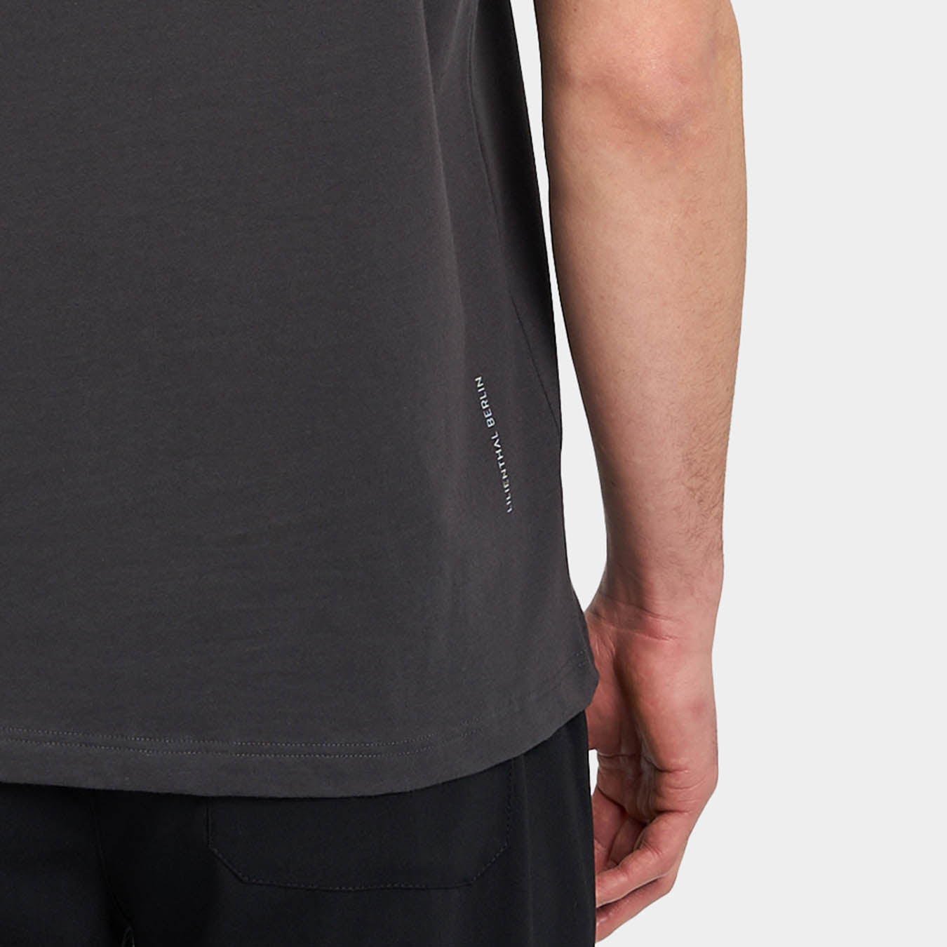 lilienthal-berlin-circular-t-shirt-dark-gray image 5