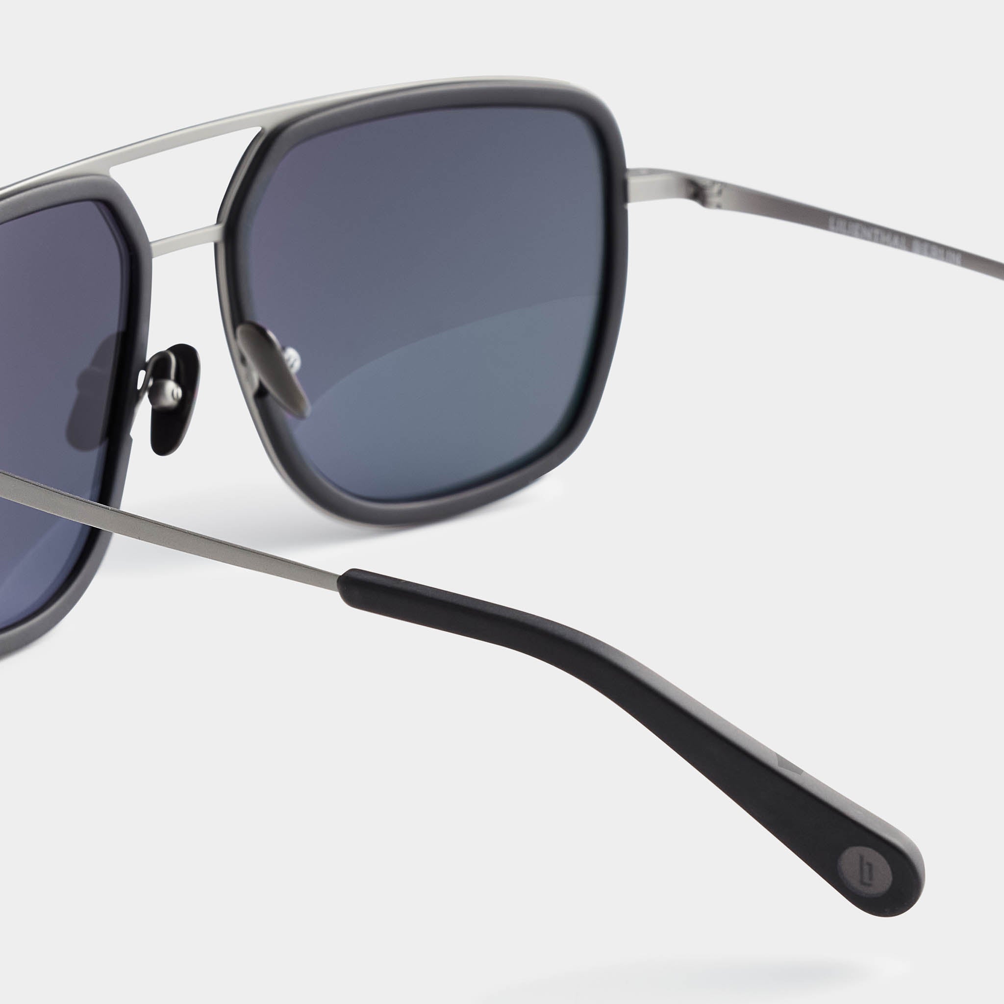 lilienthal-berlin-aero-funk-sonnenbrille-anthracite-black-gray image 6