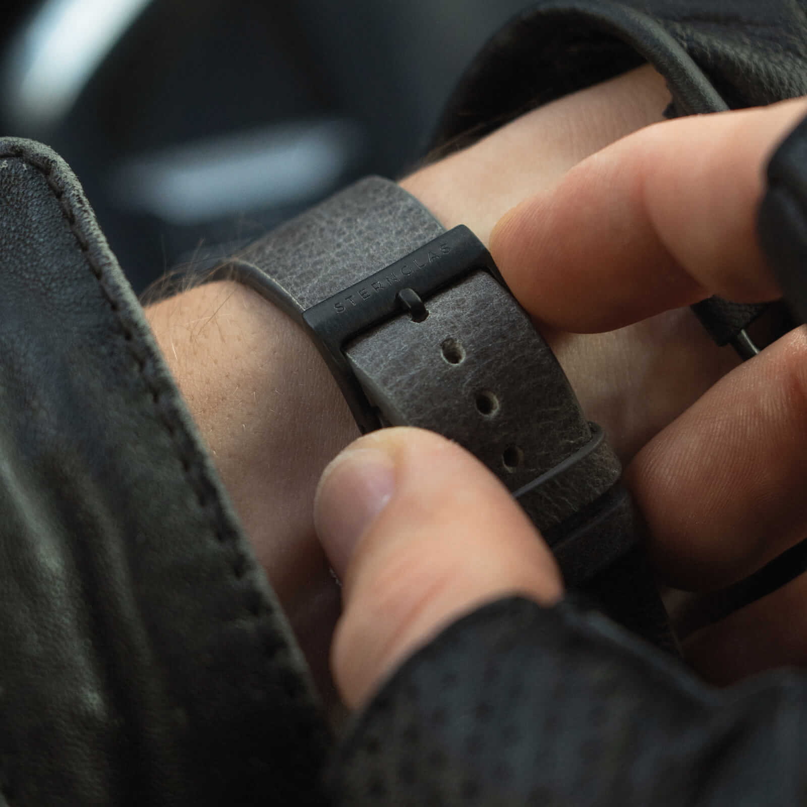 sternglas-naos-edition-sport-38-mm-limitierte-sportuhr-mit-rotem-sekundenzeiger image 7