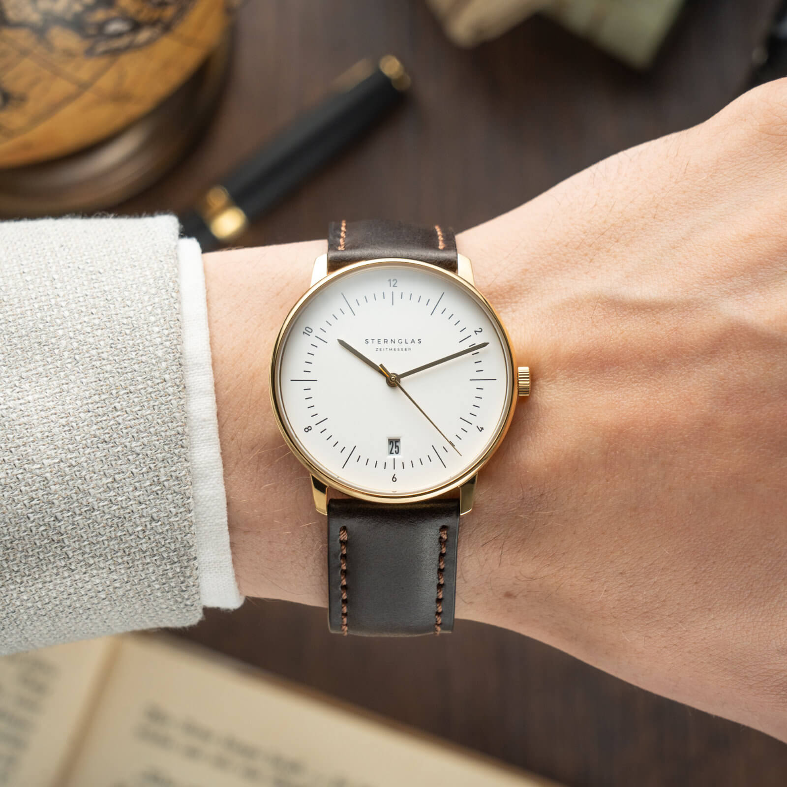 sternglas-naos-edition-heritage-quarz-uhr-38-mm-wei-gold-leder image 2