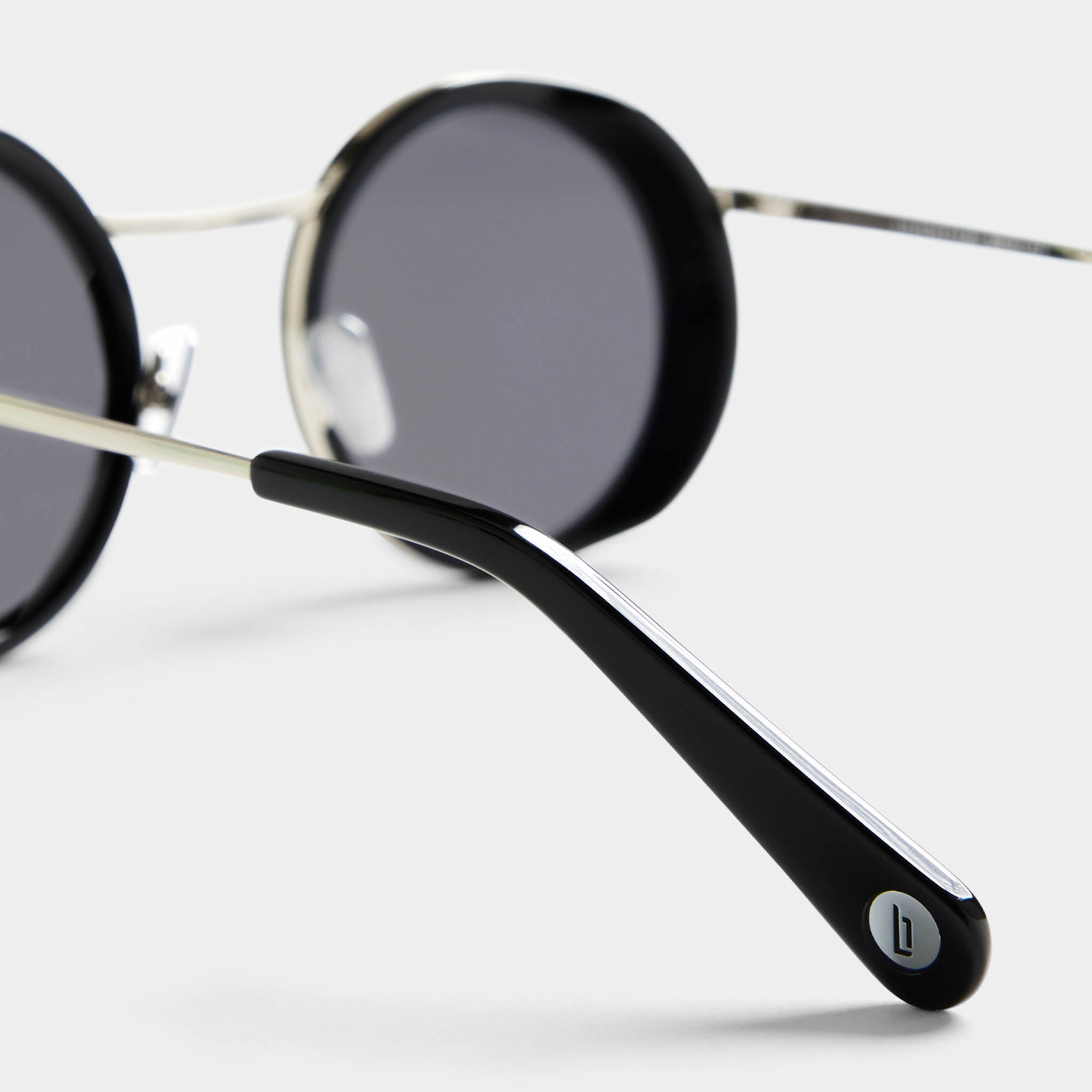 lilienthal-berlin-chillwave-silver-black-gray-sonnenbrille image 6