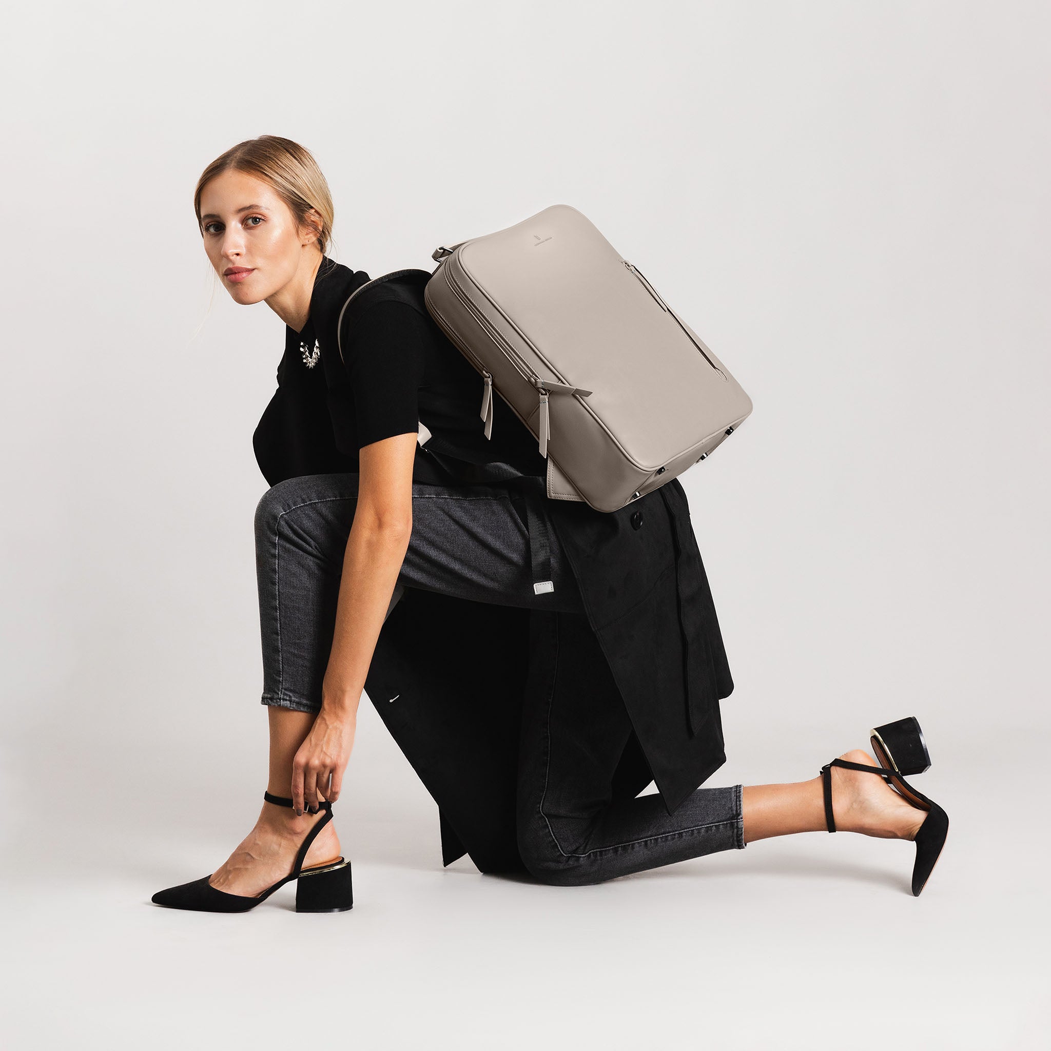 lilienthal-berlin-virtuoso-minimalist-rucksack-12l-light-gray-kaktusleder image 4