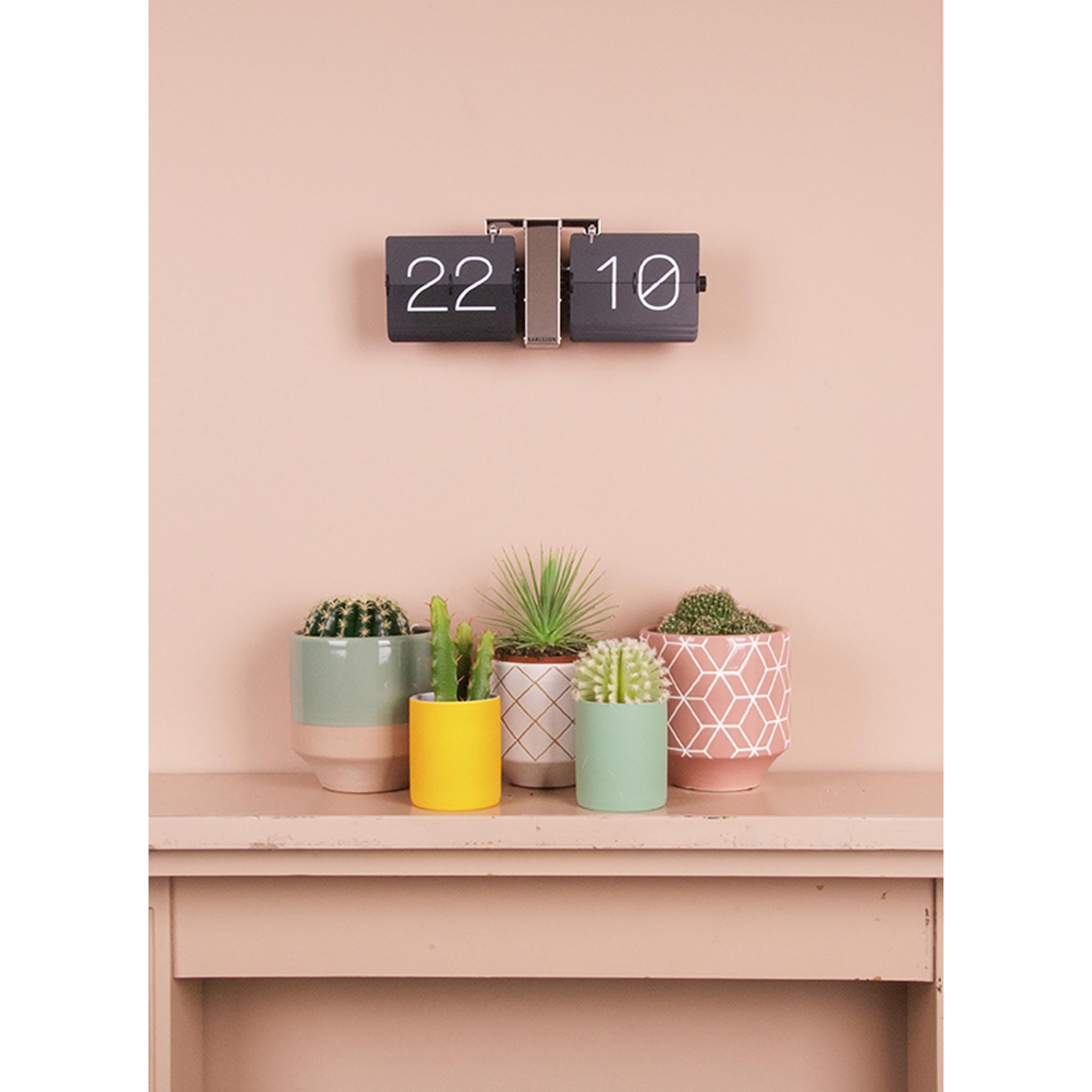 karlsson-flip-clock-no-case-tischuhr-36-cm-schwarz-chrom image 2