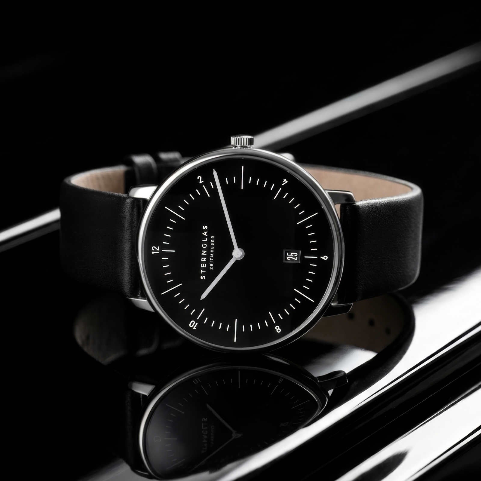 sternglas-naos-xl-herrenuhr-pianoschwarz-42-mm-leder-silber image 4