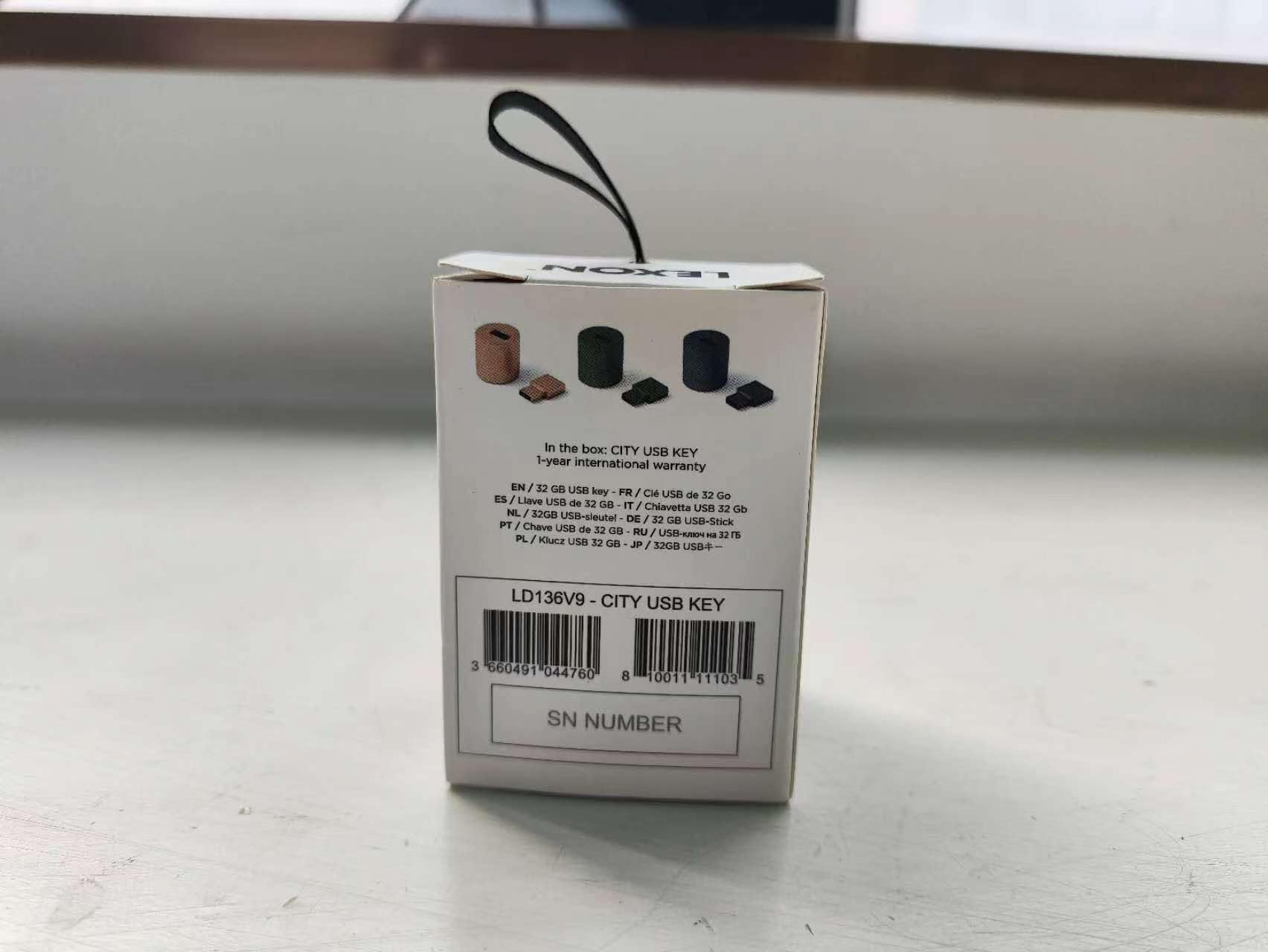 lexon-city-usb-stick-32-gb-dunkelgr-n-aluminium image 2