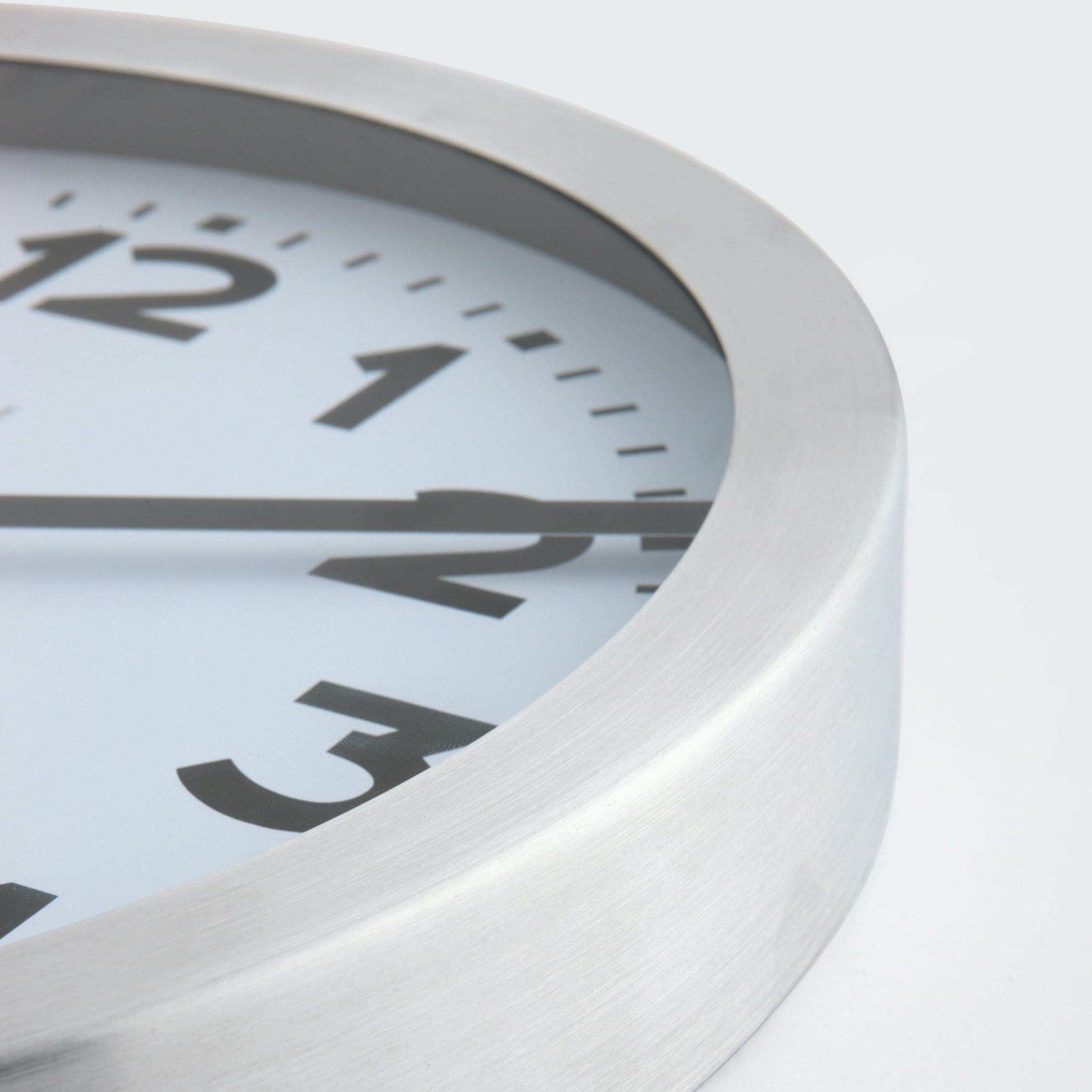 nextime-station-numbers-tisch-wanduhr-19cm-aluminium-wei-silber-lautlos image 5