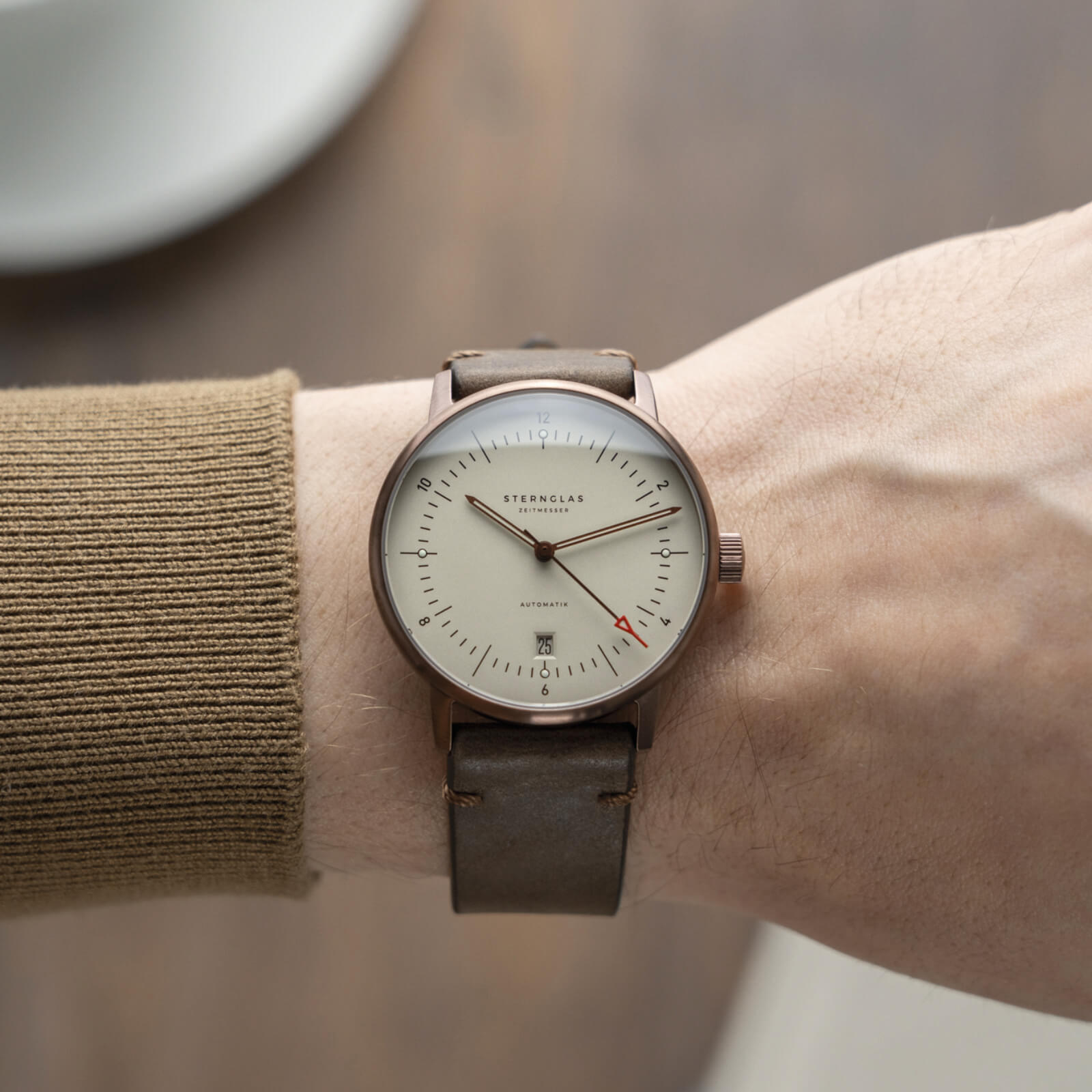 sternglas-naos-automatik-alabaster-bronze-uhr-38-mm-leder image 2