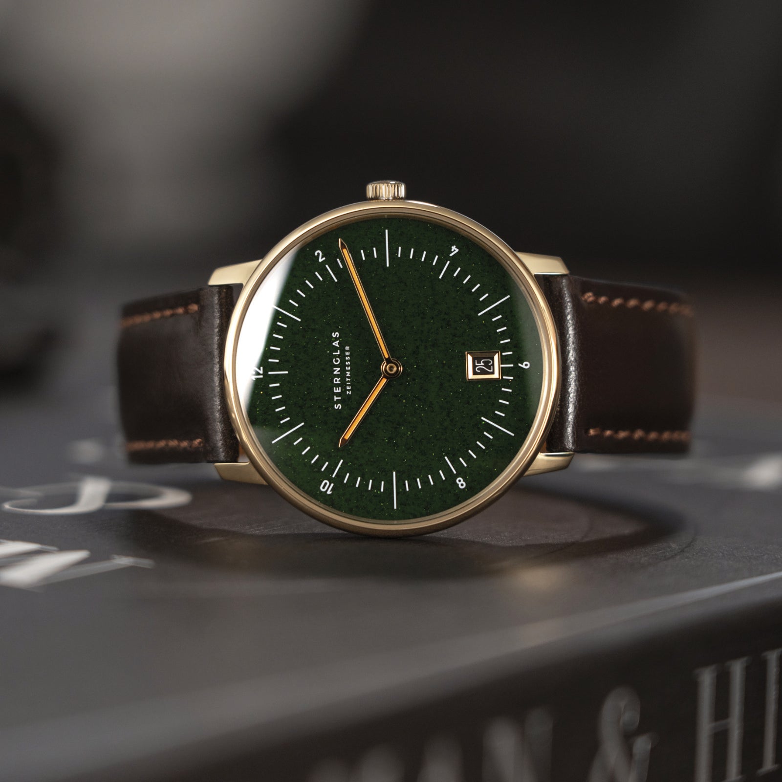 sternglas-naos-edition-aventurin-dunkelgr-n-damenuhr-sonderedition-38-mm-gold-mi image 4