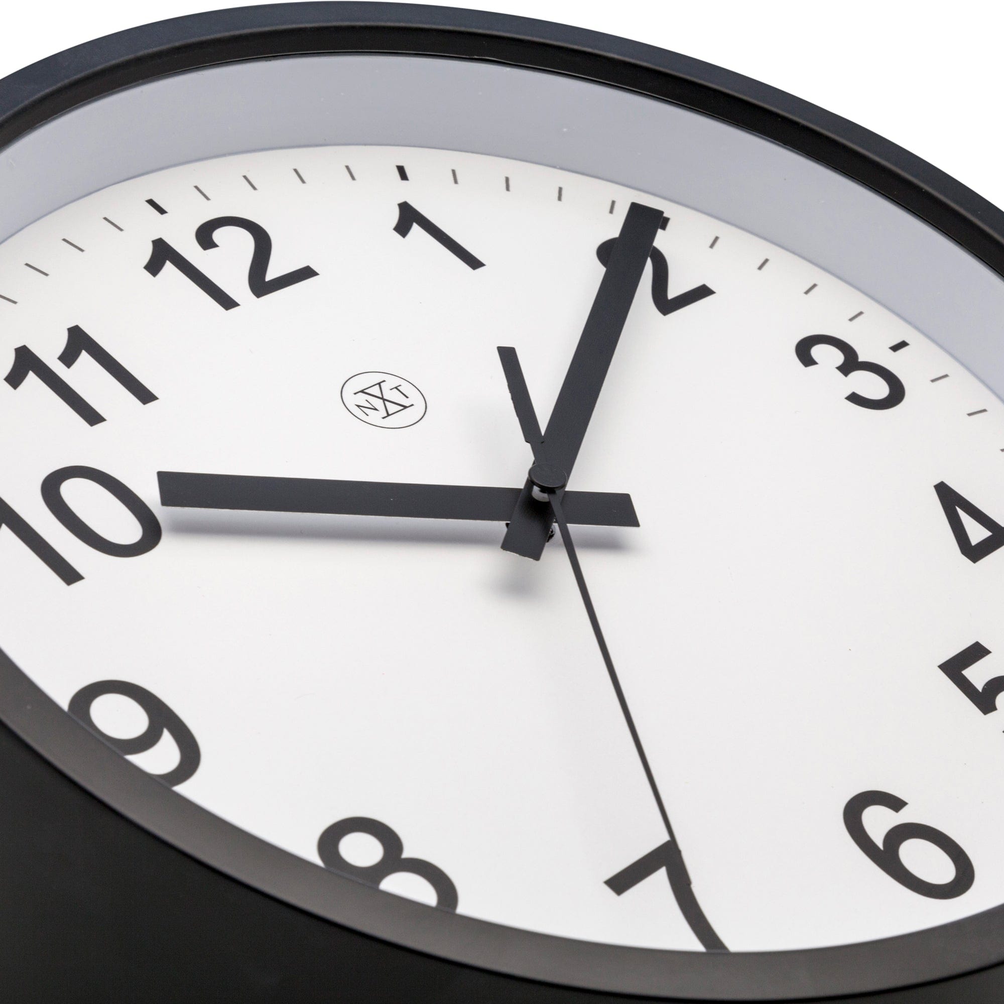 nextime-robust-wanduhr-25-5-cm-lautlos-wei-schwarz-kunststoff image 3