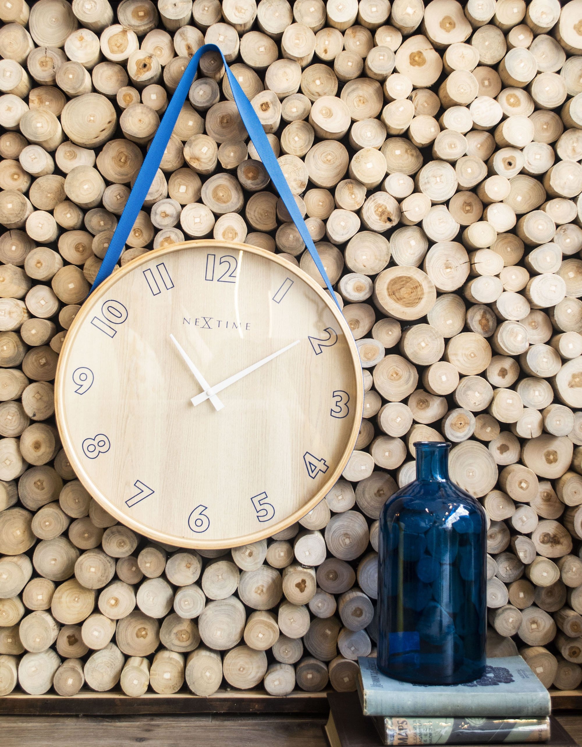 nextime-loop-big-wanduhr-40-x-67-cm-holz-stoff-blau-schwarz-lautlos image 2