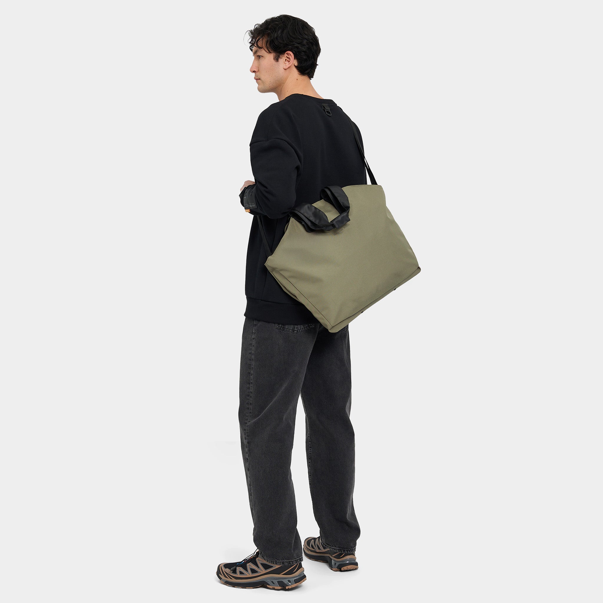 lilienthal-berlin-urbaneer-tote-bag-core-olive-green image 5