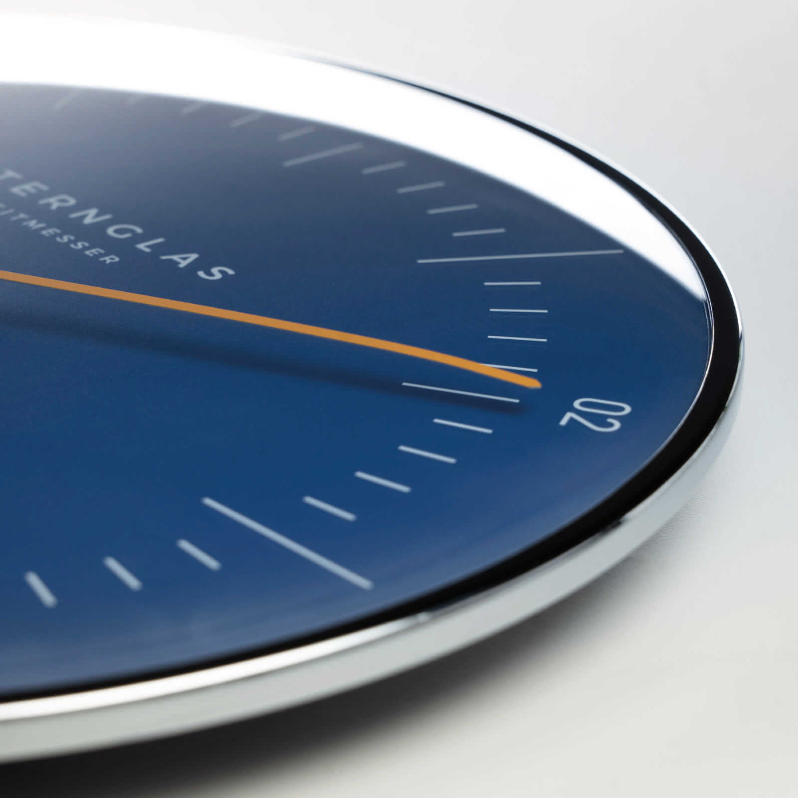 sternglas-naos-funk-wanduhr-k-stenblau-aluminium image 4