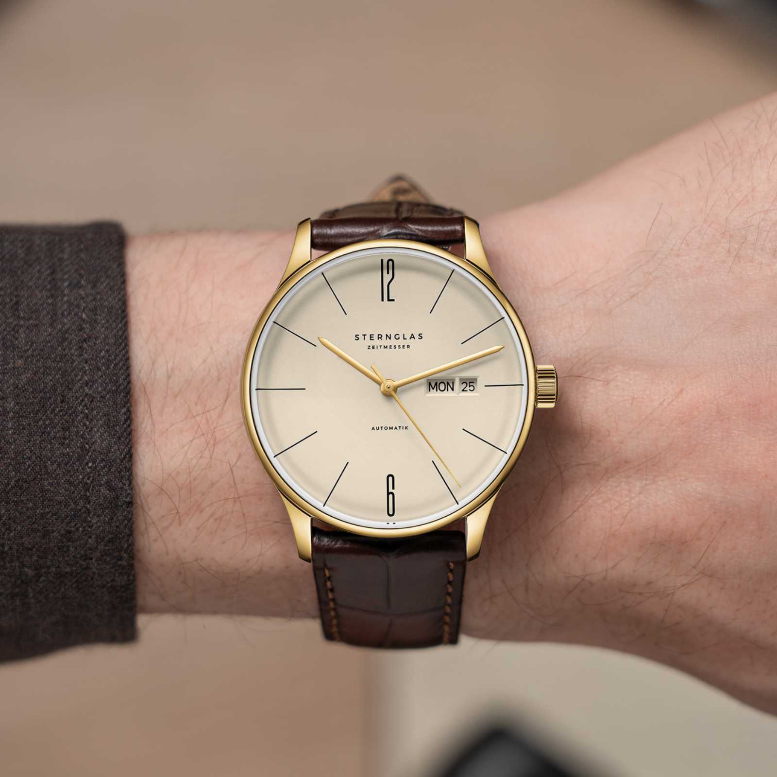 sternglas-berlin-automatik-herrenuhr-38-mm-leder-sepia-gold image 2