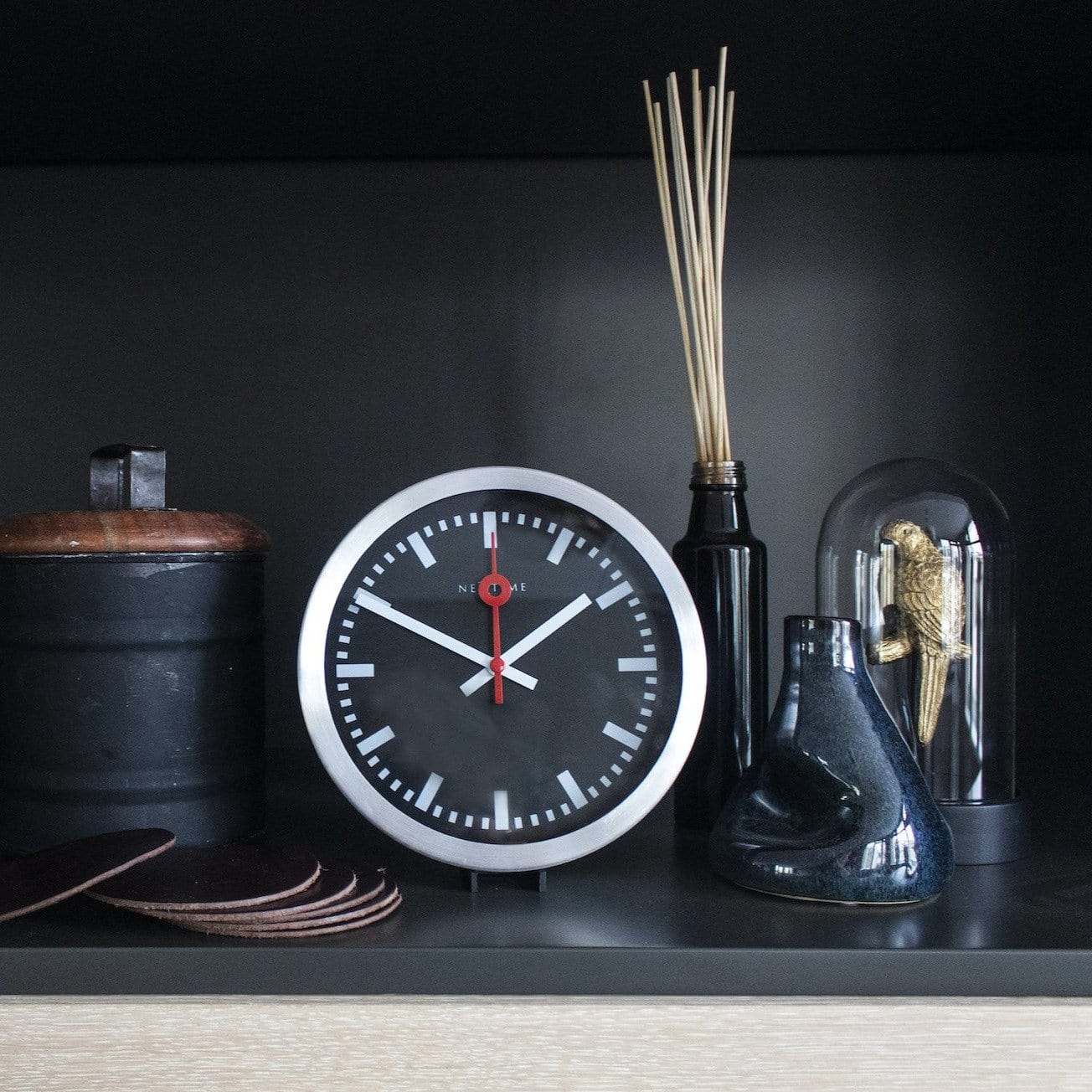 nextime-station-stripe-wanduhr-tischuhr-19-cm-aluminium-schwarz image 4