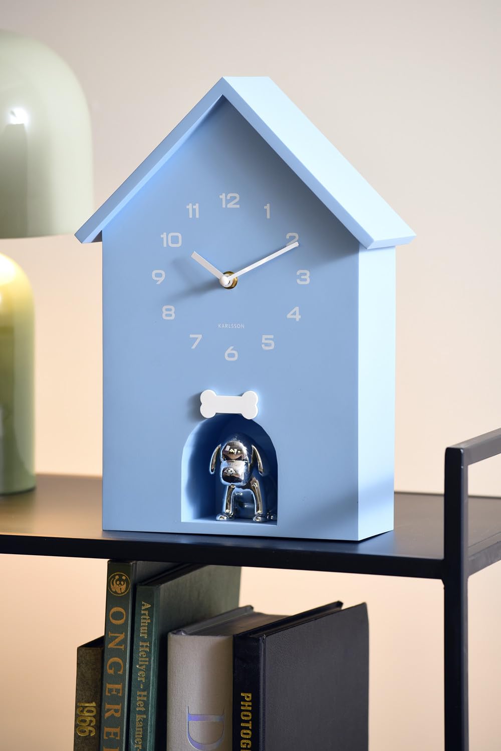 karlsson-dog-house-wanduhr-blau-24-9x9x27-cm-hundeh-tten-design-mit-kunststoff image 5