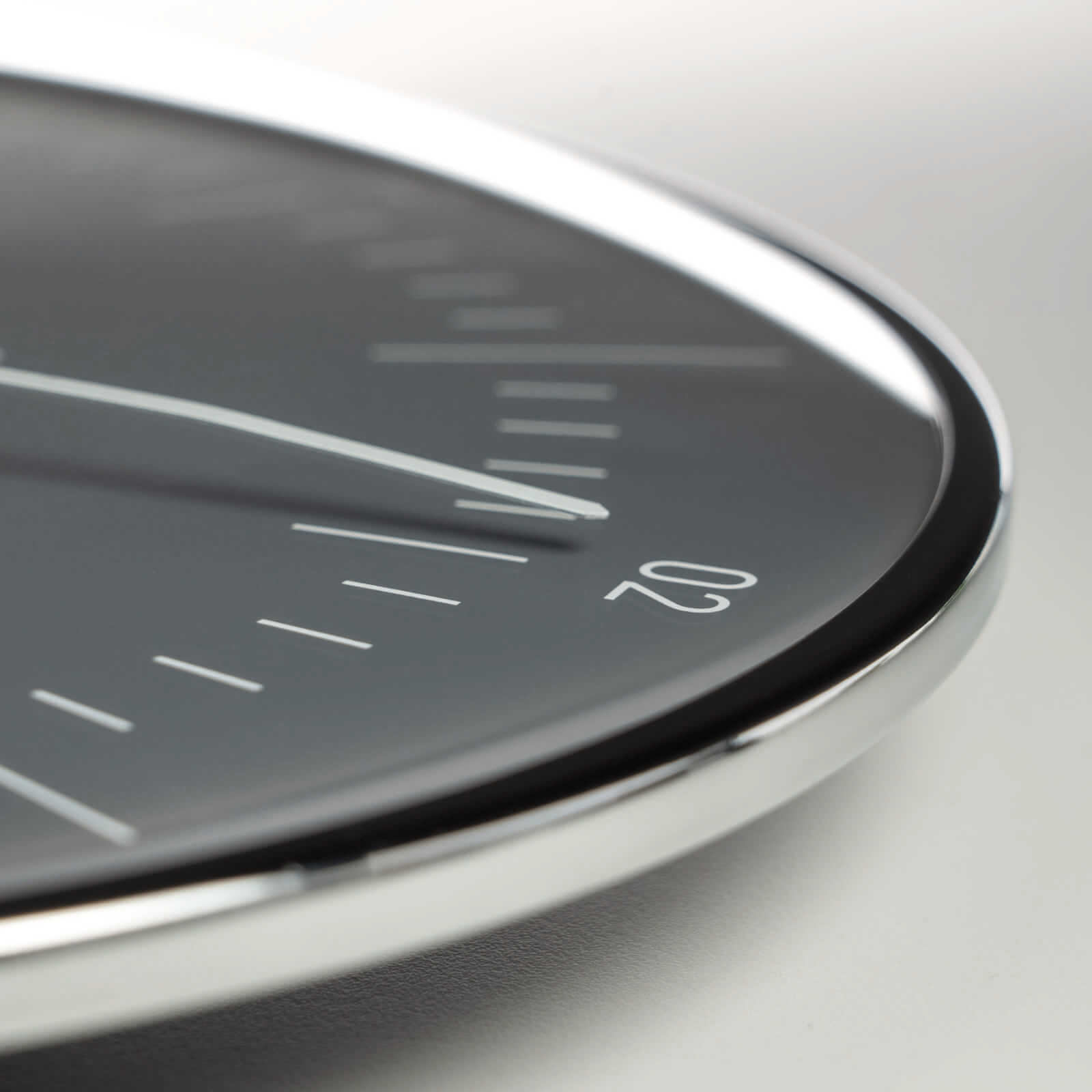 sternglas-naos-funk-wanduhr-sturmgrau-aluminium image 4