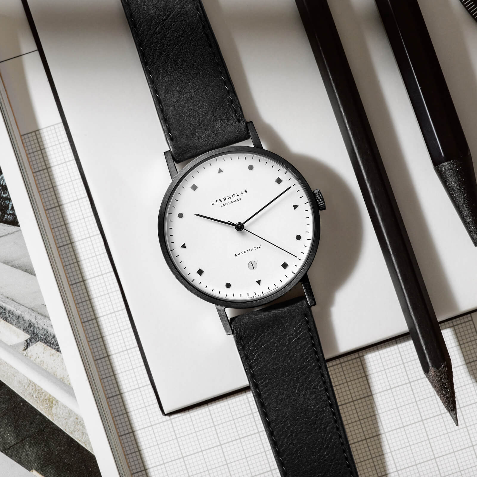 sternglas-zirkel-edition-bauhaus-automatik-40-mm-dlc-limitiert image 5