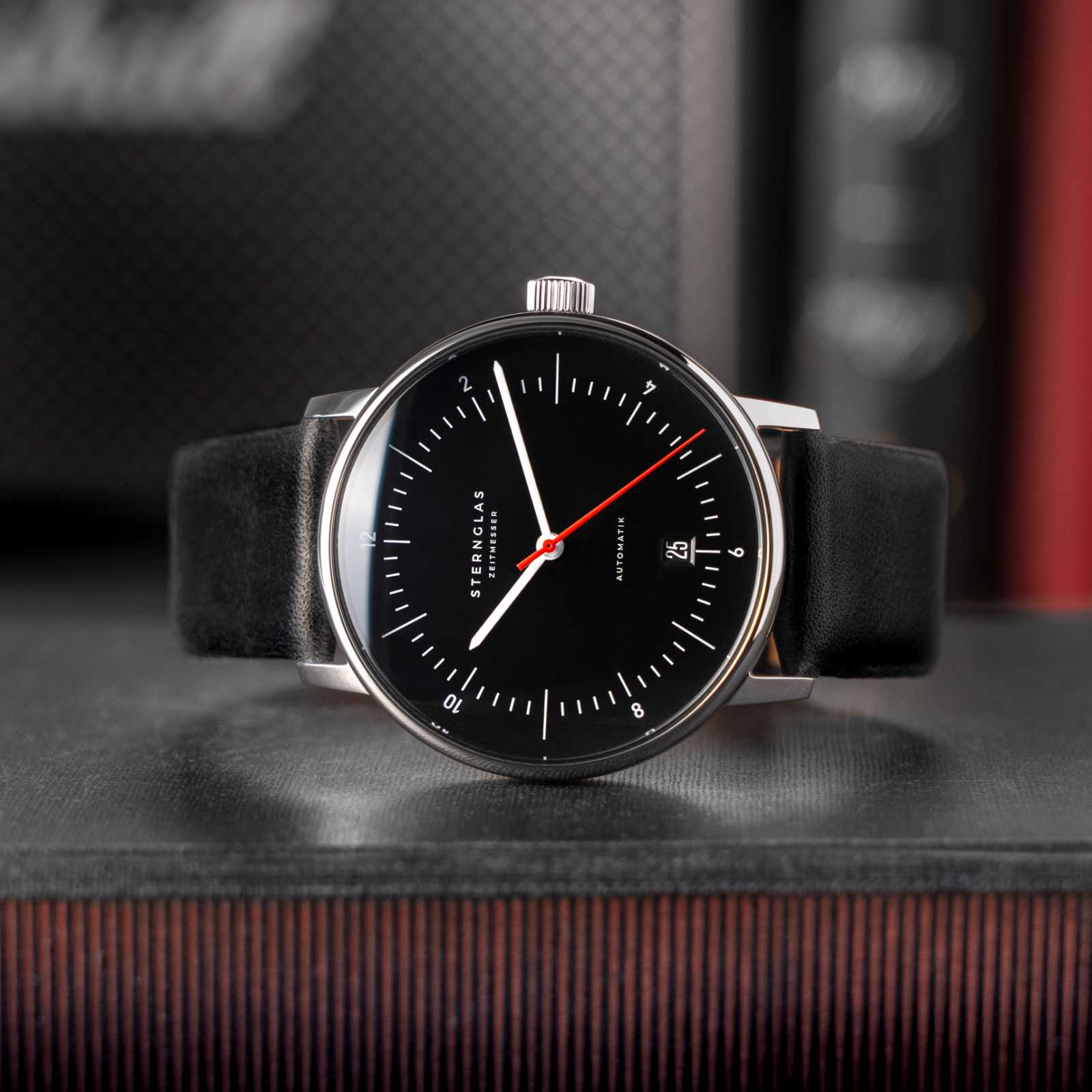 sternglas-naos-automatik-herrenuhr-38-mm-schwarz-rot-leder image 8