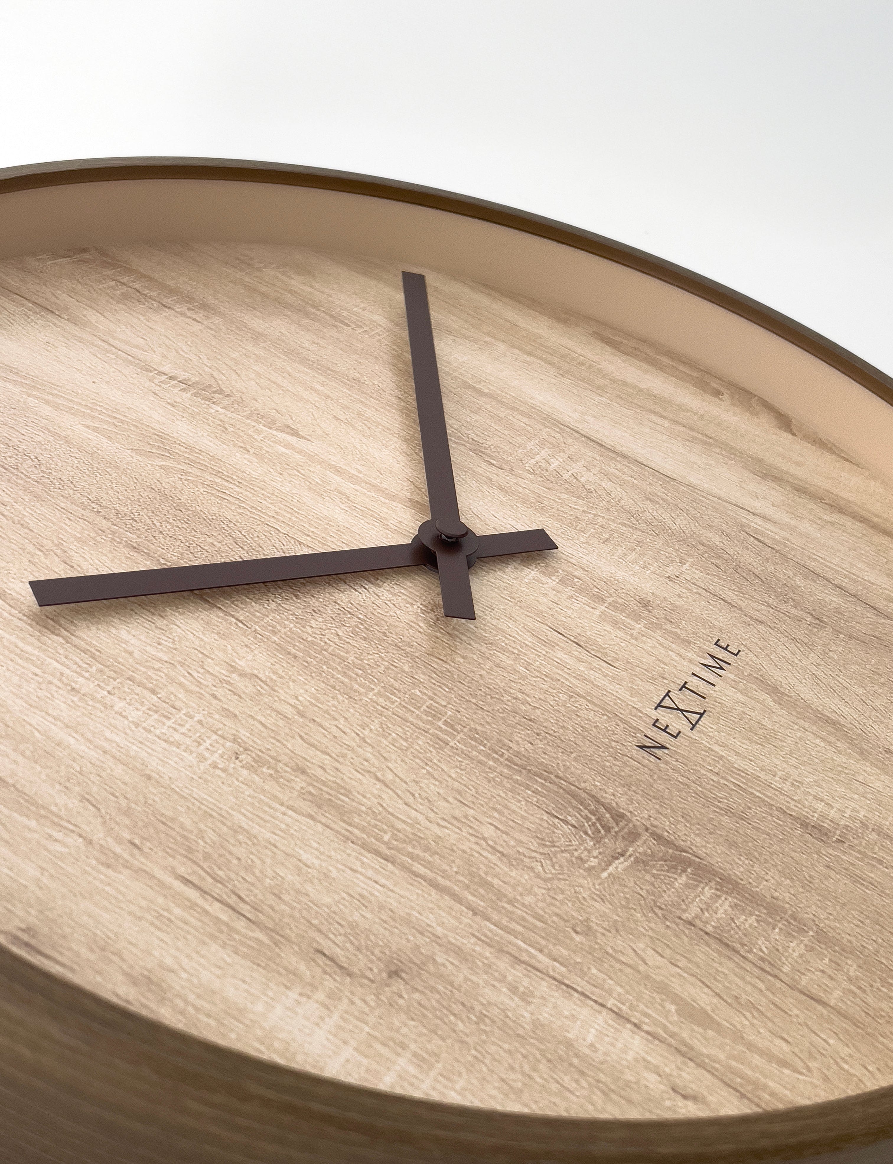 nextime-oslo-wanduhr-30-cm-kunststoff-walnuss-naturholz-lautlos image 5
