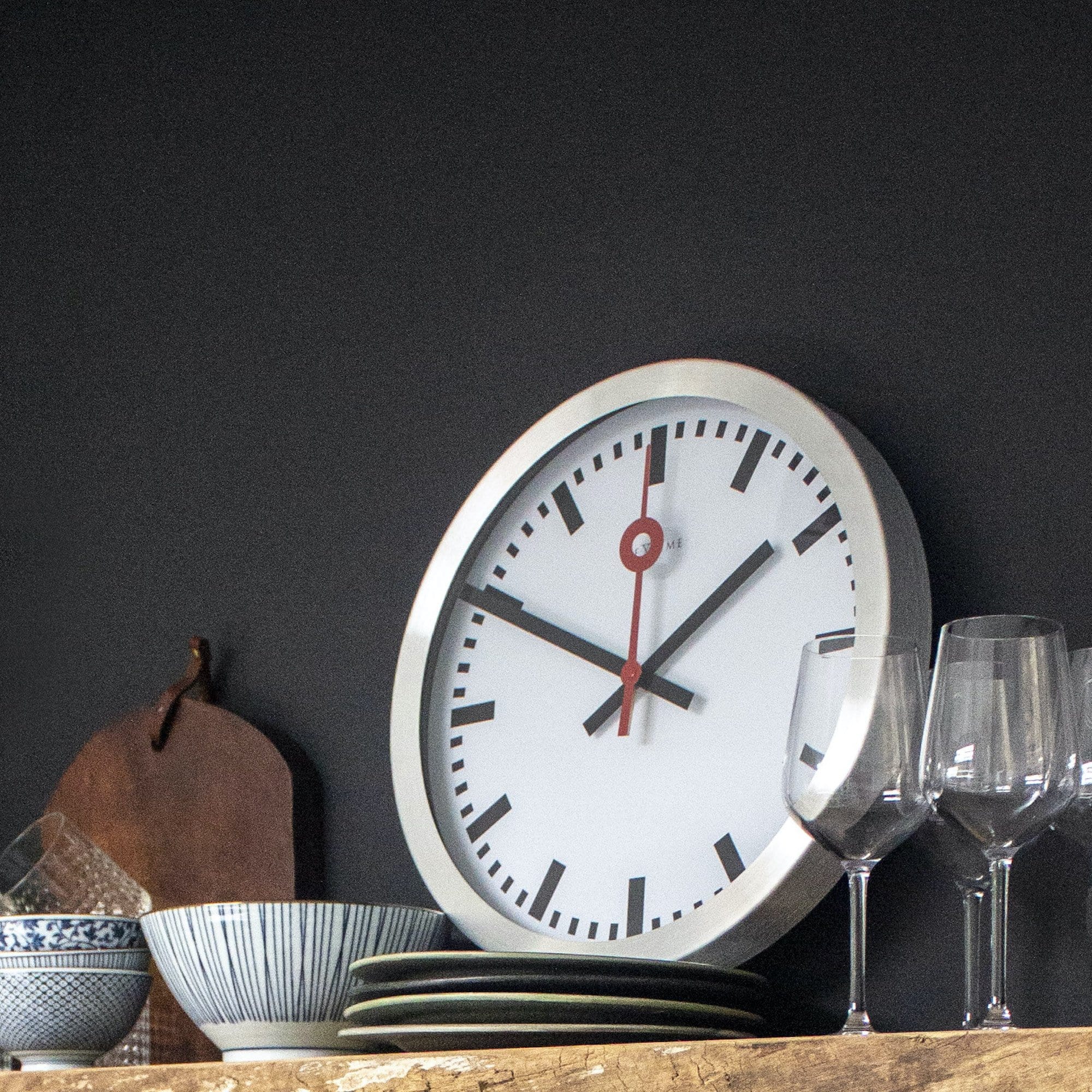 nextime-station-stripe-wand-tischuhr-19-cm-aluminium-wei-lautlos image 3