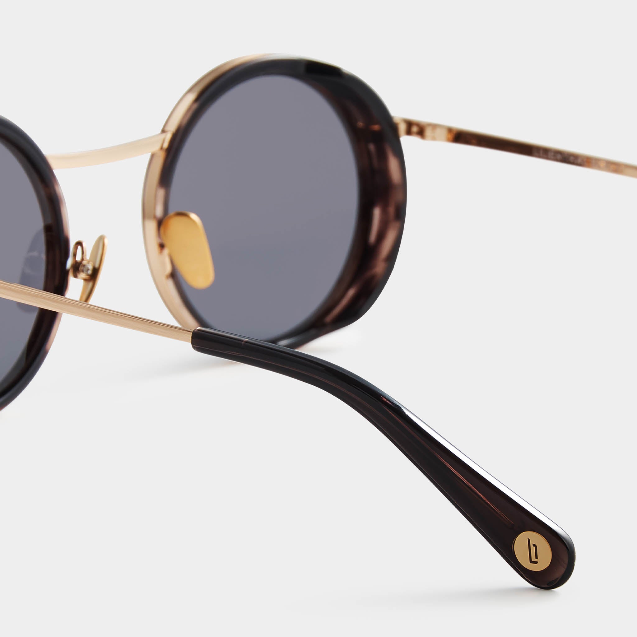lilienthal-berlin-chillwave-sonnenbrille-brushed-gold-charcoal-gray image 6
