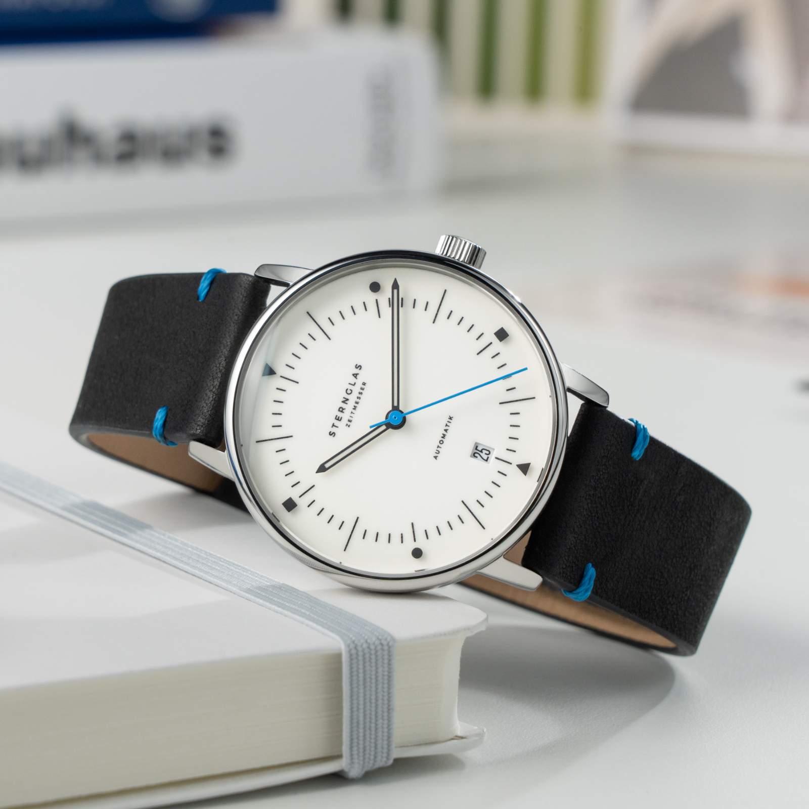 sternglas-naos-automatik-edition-bauhaus-x-blau-38-mm-leder image 7