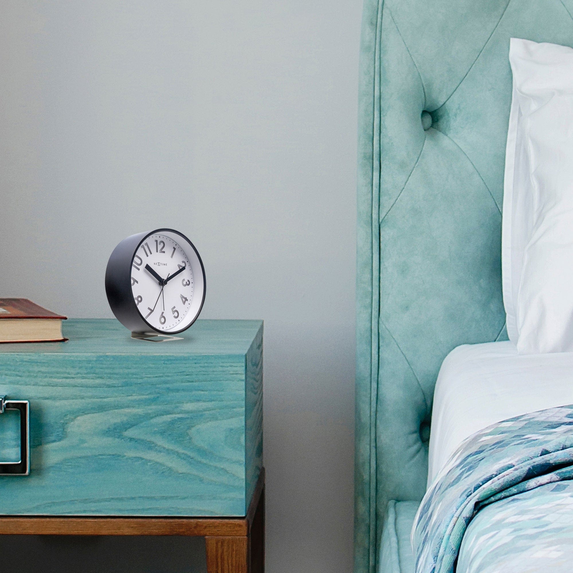 nextime-reflect-tisch-und-wanduhr-mit-alarm-leise-lichtfunktion-12-5-x-13-x-5-5- image 4